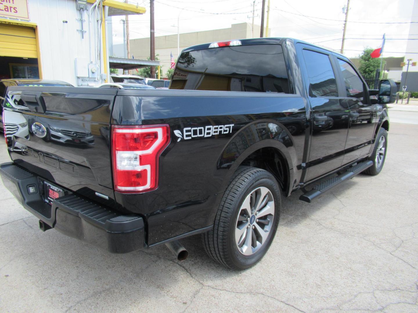 2020 Black /Black Ford F-150 King-Ranch SuperCrew 5.5-ft. 2WD (1FTEW1CP4LK) with an 2.7L V6 DOHC 24V engine, 6A transmission, located at 1511 North Shepherd Dr., Houston, TX, 77008, (281) 657-1221, 29.798361, -95.412560 - 155,141 mi VIN: 1FTEW1CP4LKD56074 Vehicle Details Crew Pickup 2.7L V6 F DOHC 24V Gasoline Rear wheel drive - Photo#18