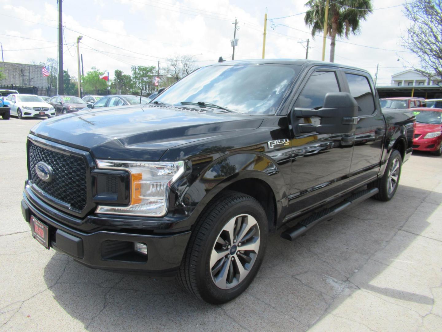 2020 Black /Black Ford F-150 King-Ranch SuperCrew 5.5-ft. 2WD (1FTEW1CP4LK) with an 2.7L V6 DOHC 24V engine, 6A transmission, located at 1511 North Shepherd Dr., Houston, TX, 77008, (281) 657-1221, 29.798361, -95.412560 - 155,141 mi VIN: 1FTEW1CP4LKD56074 Vehicle Details Crew Pickup 2.7L V6 F DOHC 24V Gasoline Rear wheel drive - Photo#24