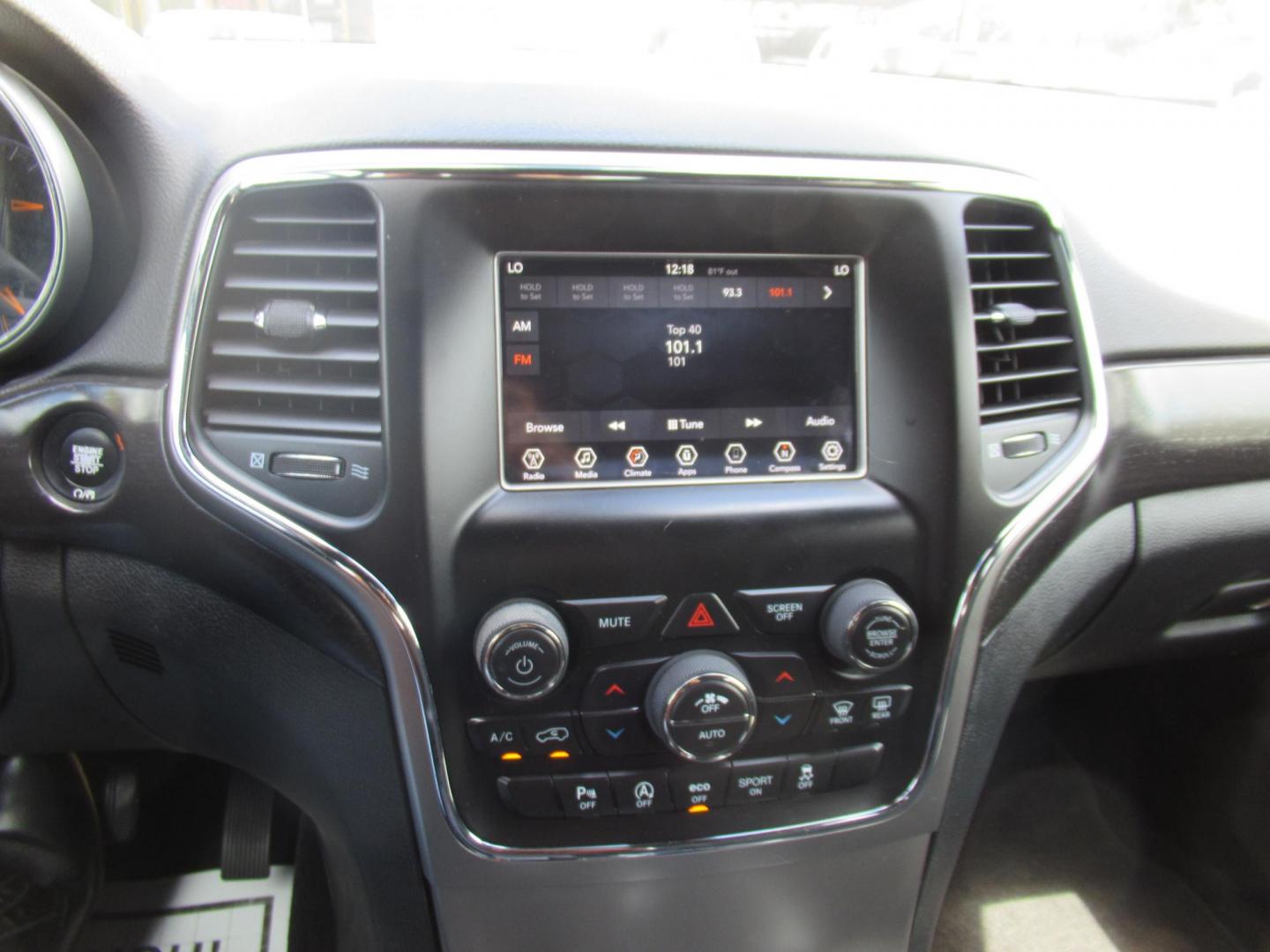 2018 White /Black Jeep Grand Cherokee Laredo 4WD (1C4RJFAG4JC) with an 3.6L V6 DOHC 24V engine, 8A transmission, located at 1511 North Shepherd Dr., Houston, TX, 77008, (281) 657-1221, 29.798361, -95.412560 - 2018 Jeep Grand Cherokee Laredo 136,281 mi VIN: 1C4RJFAG4JC179579 Vehicle Details - Photo#2