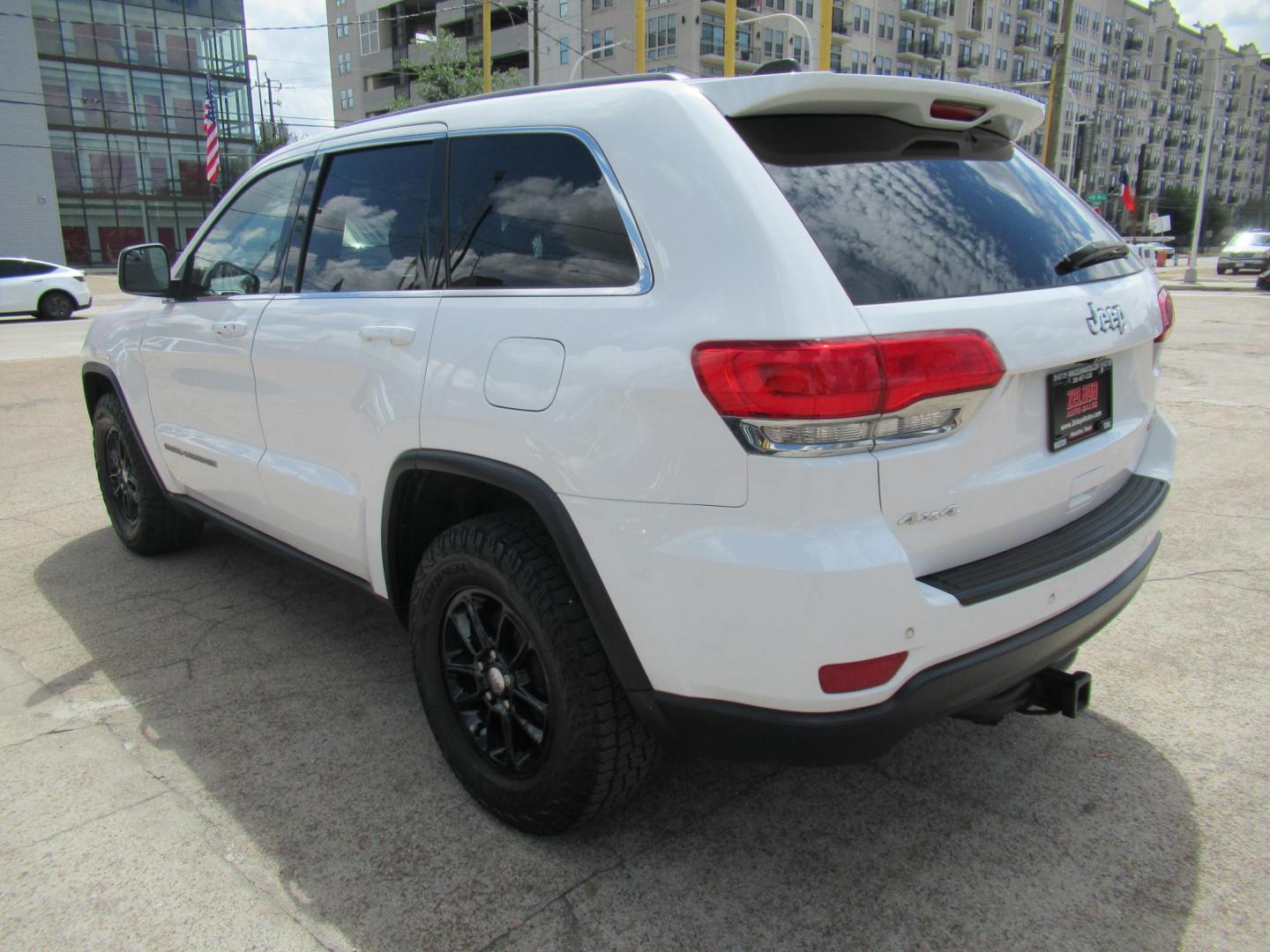 2018 White /Black Jeep Grand Cherokee Laredo 4WD (1C4RJFAG4JC) with an 3.6L V6 DOHC 24V engine, 8A transmission, located at 1511 North Shepherd Dr., Houston, TX, 77008, (281) 657-1221, 29.798361, -95.412560 - 2018 Jeep Grand Cherokee Laredo 136,281 mi VIN: 1C4RJFAG4JC179579 Vehicle Details - Photo#11