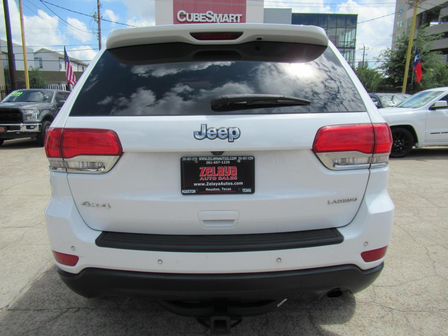 2018 White /Black Jeep Grand Cherokee Laredo 4WD (1C4RJFAG4JC) with an 3.6L V6 DOHC 24V engine, 8A transmission, located at 1511 North Shepherd Dr., Houston, TX, 77008, (281) 657-1221, 29.798361, -95.412560 - 2018 Jeep Grand Cherokee Laredo 136,281 mi VIN: 1C4RJFAG4JC179579 Vehicle Details - Photo#12