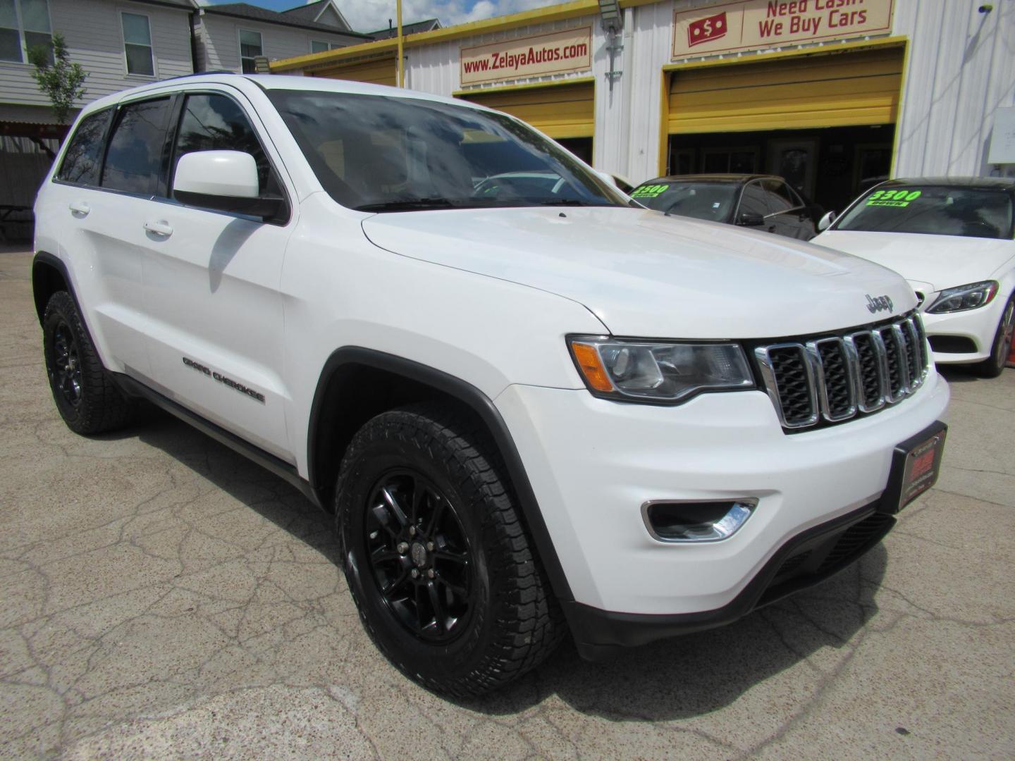 2018 White /Black Jeep Grand Cherokee Laredo 4WD (1C4RJFAG4JC) with an 3.6L V6 DOHC 24V engine, 8A transmission, located at 1511 North Shepherd Dr., Houston, TX, 77008, (281) 657-1221, 29.798361, -95.412560 - 2018 Jeep Grand Cherokee Laredo 136,281 mi VIN: 1C4RJFAG4JC179579 Vehicle Details - Photo#18