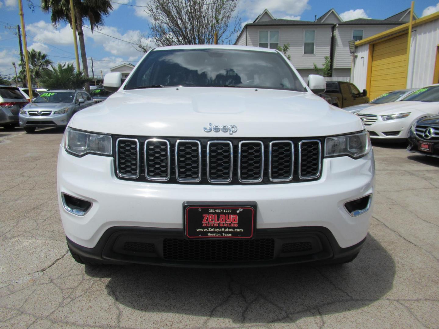 2018 White /Black Jeep Grand Cherokee Laredo 4WD (1C4RJFAG4JC) with an 3.6L V6 DOHC 24V engine, 8A transmission, located at 1511 North Shepherd Dr., Houston, TX, 77008, (281) 657-1221, 29.798361, -95.412560 - 2018 Jeep Grand Cherokee Laredo 136,281 mi VIN: 1C4RJFAG4JC179579 Vehicle Details - Photo#19