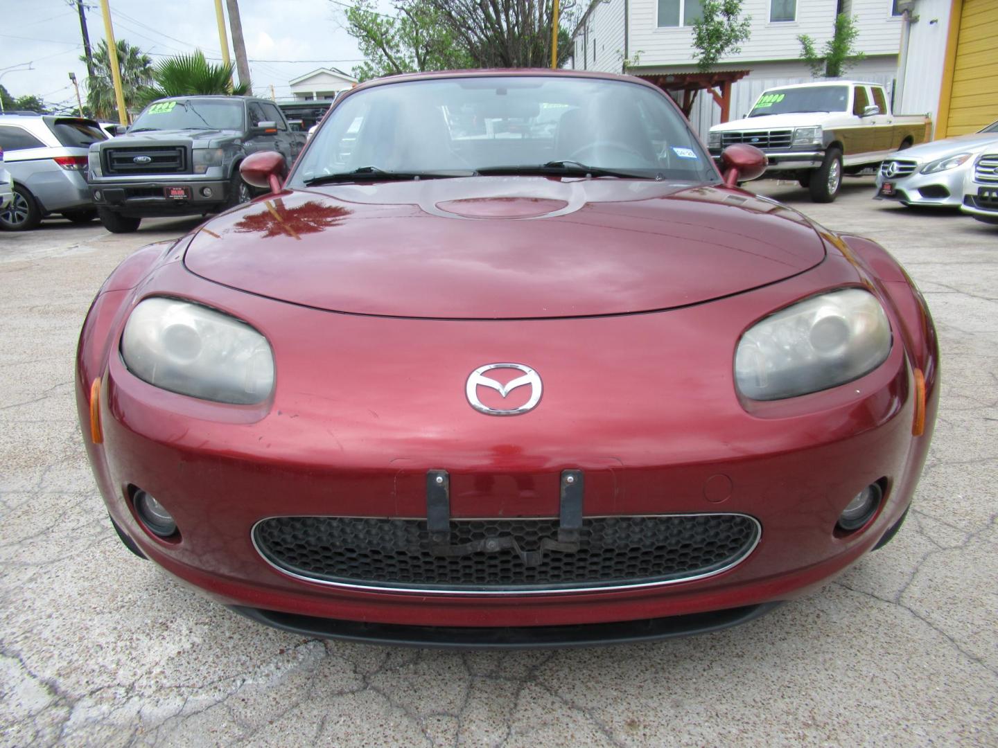 2008 Red /Brown Mazda MX-5 Miata Grand Touring Power Retractable Hardtop (JM1NC26F780) with an 2.0L L4 DOHC 16V engine, Automatic transmission, located at 1511 North Shepherd Dr., Houston, TX, 77008, (281) 657-1221, 29.798361, -95.412560 - 2008 Mazda MX-5 Miata Grand Touring 161,876 mi VIN: JM1NC26F780145276 Vehicle Details Convertible 2.0L I4 F DOHC 16V Gasoline Rear wheel drive- Photo#19