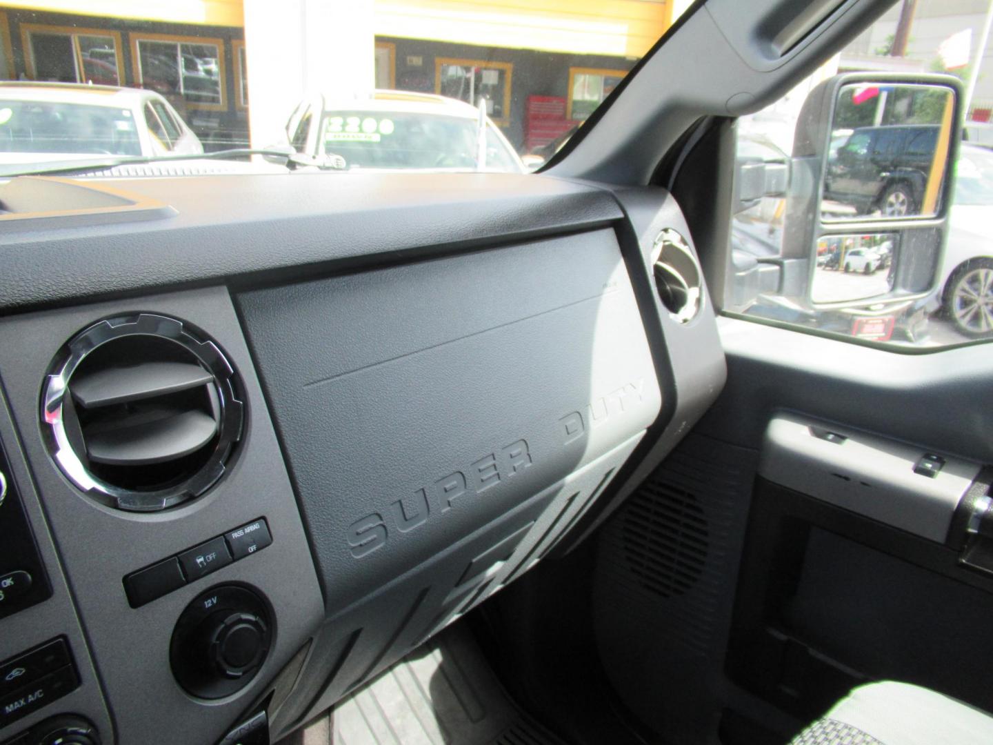 2015 White /Gray Ford F-250 SD XLT SuperCab Long Bed 4WD (1FT7X2B69FE) with an 6.2L V8 OHV 16V engine, Automatic transmission, located at 1511 North Shepherd Dr., Houston, TX, 77008, (281) 657-1221, 29.798361, -95.412560 - 2015 Ford F-250 Super Duty XLT 218,902 mi VIN: 1FT7X2B69FEA75606 Vehicle Details 4 Door Extended Cab Pickup 6.2L V8 F SOHC 16V Gasoline Rear wheel drive w/ 4X4- Photo#5