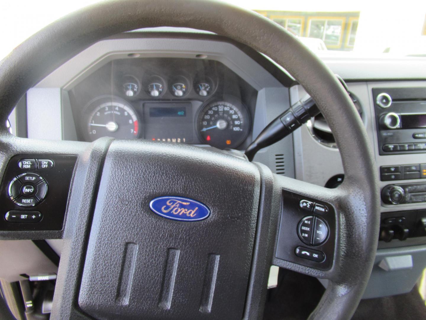 2015 White /Gray Ford F-250 SD XLT SuperCab Long Bed 4WD (1FT7X2B69FE) with an 6.2L V8 OHV 16V engine, Automatic transmission, located at 1511 North Shepherd Dr., Houston, TX, 77008, (281) 657-1221, 29.798361, -95.412560 - 2015 Ford F-250 Super Duty XLT 218,902 mi VIN: 1FT7X2B69FEA75606 Vehicle Details 4 Door Extended Cab Pickup 6.2L V8 F SOHC 16V Gasoline Rear wheel drive w/ 4X4- Photo#9