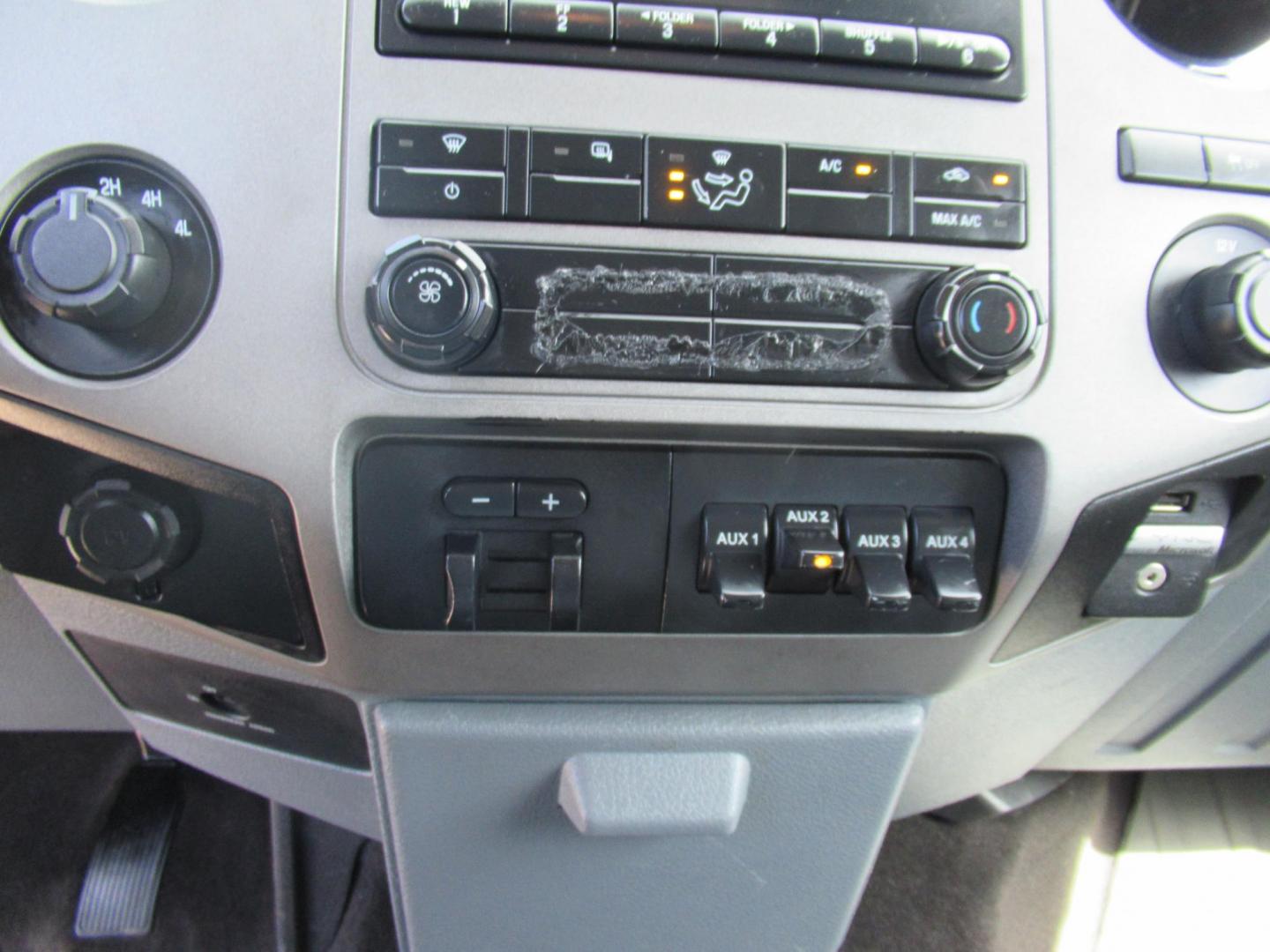 2015 White /Gray Ford F-250 SD XLT SuperCab Long Bed 4WD (1FT7X2B69FE) with an 6.2L V8 OHV 16V engine, Automatic transmission, located at 1511 North Shepherd Dr., Houston, TX, 77008, (281) 657-1221, 29.798361, -95.412560 - 2015 Ford F-250 Super Duty XLT 218,902 mi VIN: 1FT7X2B69FEA75606 Vehicle Details 4 Door Extended Cab Pickup 6.2L V8 F SOHC 16V Gasoline Rear wheel drive w/ 4X4 - Photo#10