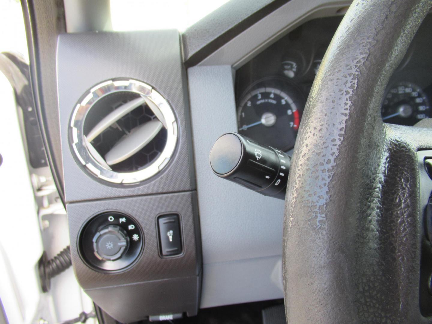 2015 White /Gray Ford F-250 SD XLT SuperCab Long Bed 4WD (1FT7X2B69FE) with an 6.2L V8 OHV 16V engine, Automatic transmission, located at 1511 North Shepherd Dr., Houston, TX, 77008, (281) 657-1221, 29.798361, -95.412560 - 2015 Ford F-250 Super Duty XLT 218,902 mi VIN: 1FT7X2B69FEA75606 Vehicle Details 4 Door Extended Cab Pickup 6.2L V8 F SOHC 16V Gasoline Rear wheel drive w/ 4X4- Photo#11