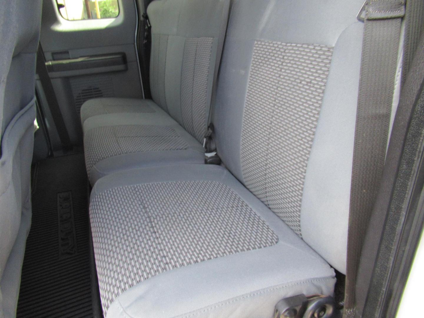 2015 White /Gray Ford F-250 SD XLT SuperCab Long Bed 4WD (1FT7X2B69FE) with an 6.2L V8 OHV 16V engine, Automatic transmission, located at 1511 North Shepherd Dr., Houston, TX, 77008, (281) 657-1221, 29.798361, -95.412560 - 2015 Ford F-250 Super Duty XLT 218,902 mi VIN: 1FT7X2B69FEA75606 Vehicle Details 4 Door Extended Cab Pickup 6.2L V8 F SOHC 16V Gasoline Rear wheel drive w/ 4X4- Photo#12