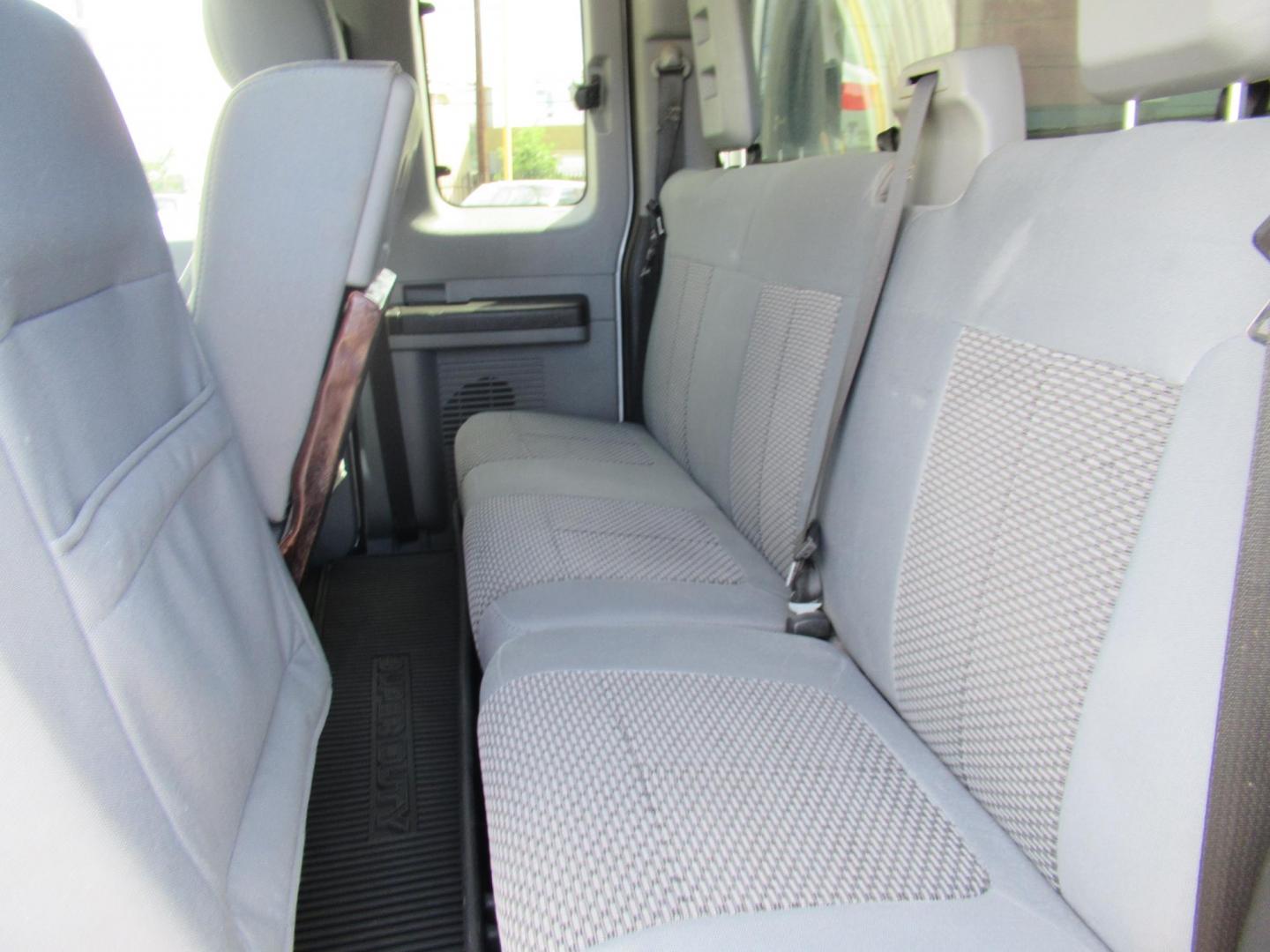 2015 White /Gray Ford F-250 SD XLT SuperCab Long Bed 4WD (1FT7X2B69FE) with an 6.2L V8 OHV 16V engine, Automatic transmission, located at 1511 North Shepherd Dr., Houston, TX, 77008, (281) 657-1221, 29.798361, -95.412560 - 2015 Ford F-250 Super Duty XLT 218,902 mi VIN: 1FT7X2B69FEA75606 Vehicle Details 4 Door Extended Cab Pickup 6.2L V8 F SOHC 16V Gasoline Rear wheel drive w/ 4X4- Photo#13