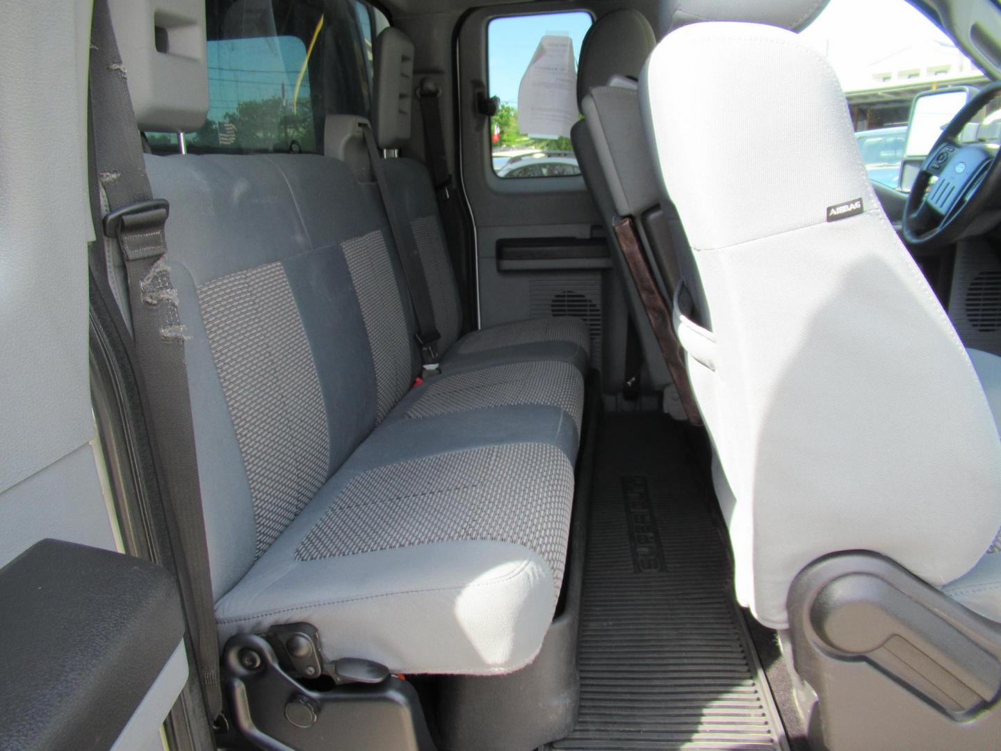 2015 White /Gray Ford F-250 SD XLT SuperCab Long Bed 4WD (1FT7X2B69FE) with an 6.2L V8 OHV 16V engine, Automatic transmission, located at 1511 North Shepherd Dr., Houston, TX, 77008, (281) 657-1221, 29.798361, -95.412560 - 2015 Ford F-250 Super Duty XLT 218,902 mi VIN: 1FT7X2B69FEA75606 Vehicle Details 4 Door Extended Cab Pickup 6.2L V8 F SOHC 16V Gasoline Rear wheel drive w/ 4X4 - Photo#16