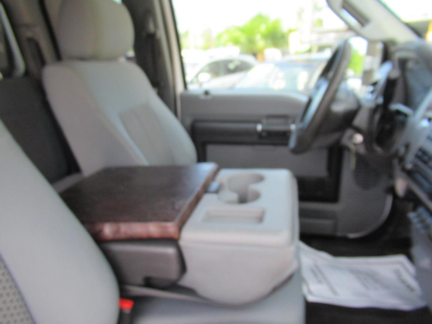 2015 White /Gray Ford F-250 SD XLT SuperCab Long Bed 4WD (1FT7X2B69FE) with an 6.2L V8 OHV 16V engine, Automatic transmission, located at 1511 North Shepherd Dr., Houston, TX, 77008, (281) 657-1221, 29.798361, -95.412560 - 2015 Ford F-250 Super Duty XLT 218,902 mi VIN: 1FT7X2B69FEA75606 Vehicle Details 4 Door Extended Cab Pickup 6.2L V8 F SOHC 16V Gasoline Rear wheel drive w/ 4X4 - Photo#19