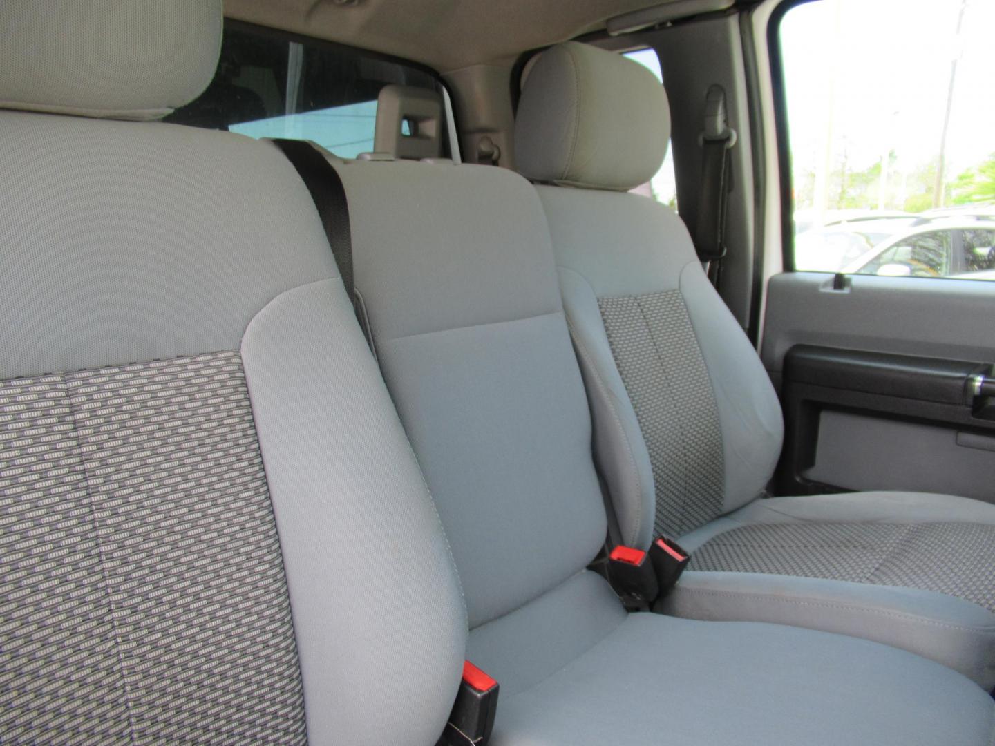 2015 White /Gray Ford F-250 SD XLT SuperCab Long Bed 4WD (1FT7X2B69FE) with an 6.2L V8 OHV 16V engine, Automatic transmission, located at 1511 North Shepherd Dr., Houston, TX, 77008, (281) 657-1221, 29.798361, -95.412560 - 2015 Ford F-250 Super Duty XLT 218,902 mi VIN: 1FT7X2B69FEA75606 Vehicle Details 4 Door Extended Cab Pickup 6.2L V8 F SOHC 16V Gasoline Rear wheel drive w/ 4X4 - Photo#18