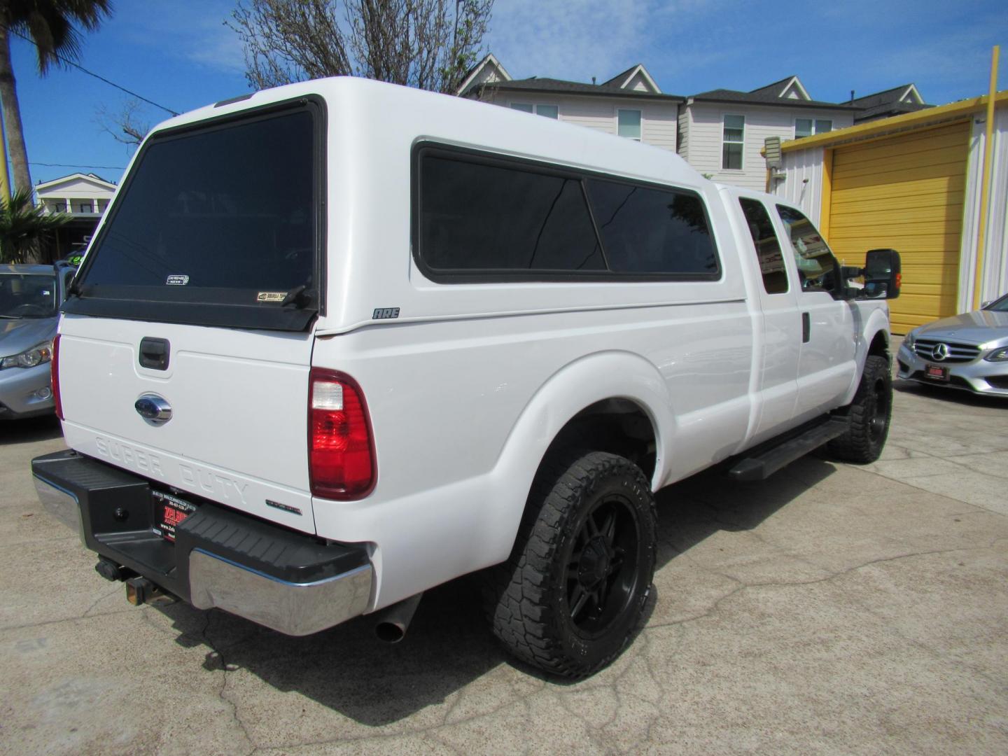 2015 White /Gray Ford F-250 SD XLT SuperCab Long Bed 4WD (1FT7X2B69FE) with an 6.2L V8 OHV 16V engine, Automatic transmission, located at 1511 North Shepherd Dr., Houston, TX, 77008, (281) 657-1221, 29.798361, -95.412560 - 2015 Ford F-250 Super Duty XLT 218,902 mi VIN: 1FT7X2B69FEA75606 Vehicle Details 4 Door Extended Cab Pickup 6.2L V8 F SOHC 16V Gasoline Rear wheel drive w/ 4X4 - Photo#24