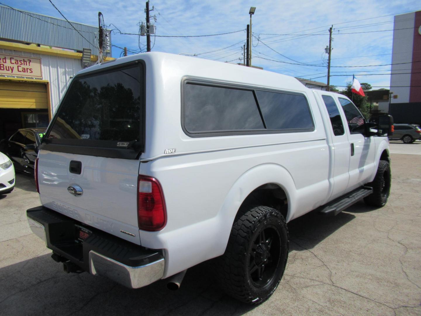 2015 White /Gray Ford F-250 SD XLT SuperCab Long Bed 4WD (1FT7X2B69FE) with an 6.2L V8 OHV 16V engine, Automatic transmission, located at 1511 North Shepherd Dr., Houston, TX, 77008, (281) 657-1221, 29.798361, -95.412560 - 2015 Ford F-250 Super Duty XLT 218,902 mi VIN: 1FT7X2B69FEA75606 Vehicle Details 4 Door Extended Cab Pickup 6.2L V8 F SOHC 16V Gasoline Rear wheel drive w/ 4X4- Photo#29
