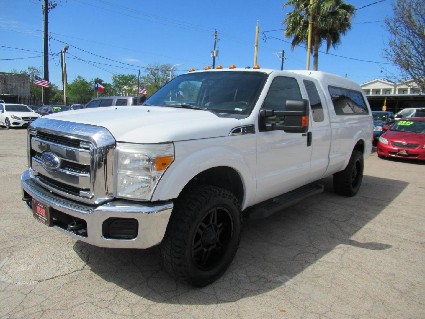 2015 White /Gray Ford F-250 SD XLT SuperCab Long Bed 4WD (1FT7X2B69FE) with an 6.2L V8 OHV 16V engine, Automatic transmission, located at 1511 North Shepherd Dr., Houston, TX, 77008, (281) 657-1221, 29.798361, -95.412560 - 2015 Ford F-250 Super Duty XLT 218,902 mi VIN: 1FT7X2B69FEA75606 Vehicle Details 4 Door Extended Cab Pickup 6.2L V8 F SOHC 16V Gasoline Rear wheel drive w/ 4X4- Photo#33