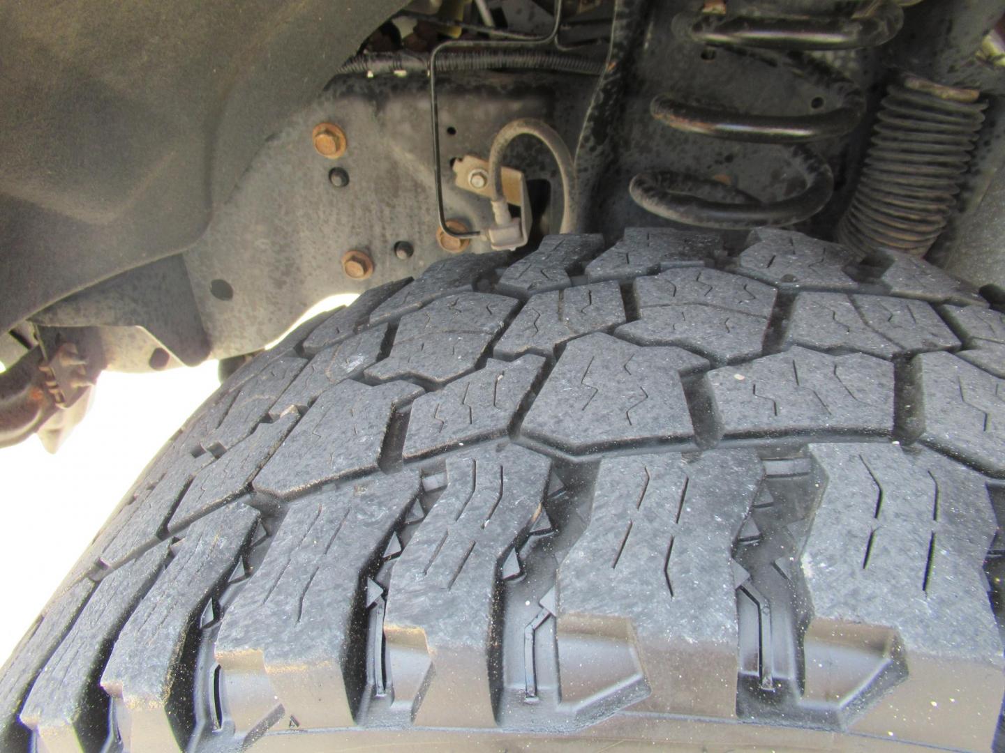 2015 White /Gray Ford F-250 SD XLT SuperCab Long Bed 4WD (1FT7X2B69FE) with an 6.2L V8 OHV 16V engine, Automatic transmission, located at 1511 North Shepherd Dr., Houston, TX, 77008, (281) 657-1221, 29.798361, -95.412560 - 2015 Ford F-250 Super Duty XLT 218,902 mi VIN: 1FT7X2B69FEA75606 Vehicle Details 4 Door Extended Cab Pickup 6.2L V8 F SOHC 16V Gasoline Rear wheel drive w/ 4X4 - Photo#36