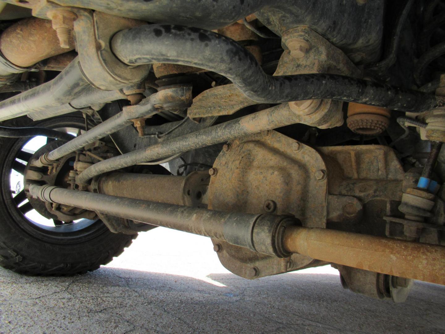 2015 White /Gray Ford F-250 SD XLT SuperCab Long Bed 4WD (1FT7X2B69FE) with an 6.2L V8 OHV 16V engine, Automatic transmission, located at 1511 North Shepherd Dr., Houston, TX, 77008, (281) 657-1221, 29.798361, -95.412560 - 2015 Ford F-250 Super Duty XLT 218,902 mi VIN: 1FT7X2B69FEA75606 Vehicle Details 4 Door Extended Cab Pickup 6.2L V8 F SOHC 16V Gasoline Rear wheel drive w/ 4X4 - Photo#37