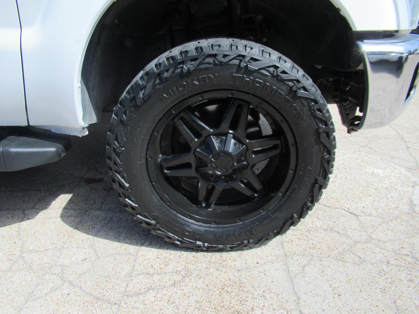 2015 White /Gray Ford F-250 SD XLT SuperCab Long Bed 4WD (1FT7X2B69FE) with an 6.2L V8 OHV 16V engine, Automatic transmission, located at 1511 North Shepherd Dr., Houston, TX, 77008, (281) 657-1221, 29.798361, -95.412560 - 2015 Ford F-250 Super Duty XLT 218,902 mi VIN: 1FT7X2B69FEA75606 Vehicle Details 4 Door Extended Cab Pickup 6.2L V8 F SOHC 16V Gasoline Rear wheel drive w/ 4X4 - Photo#41