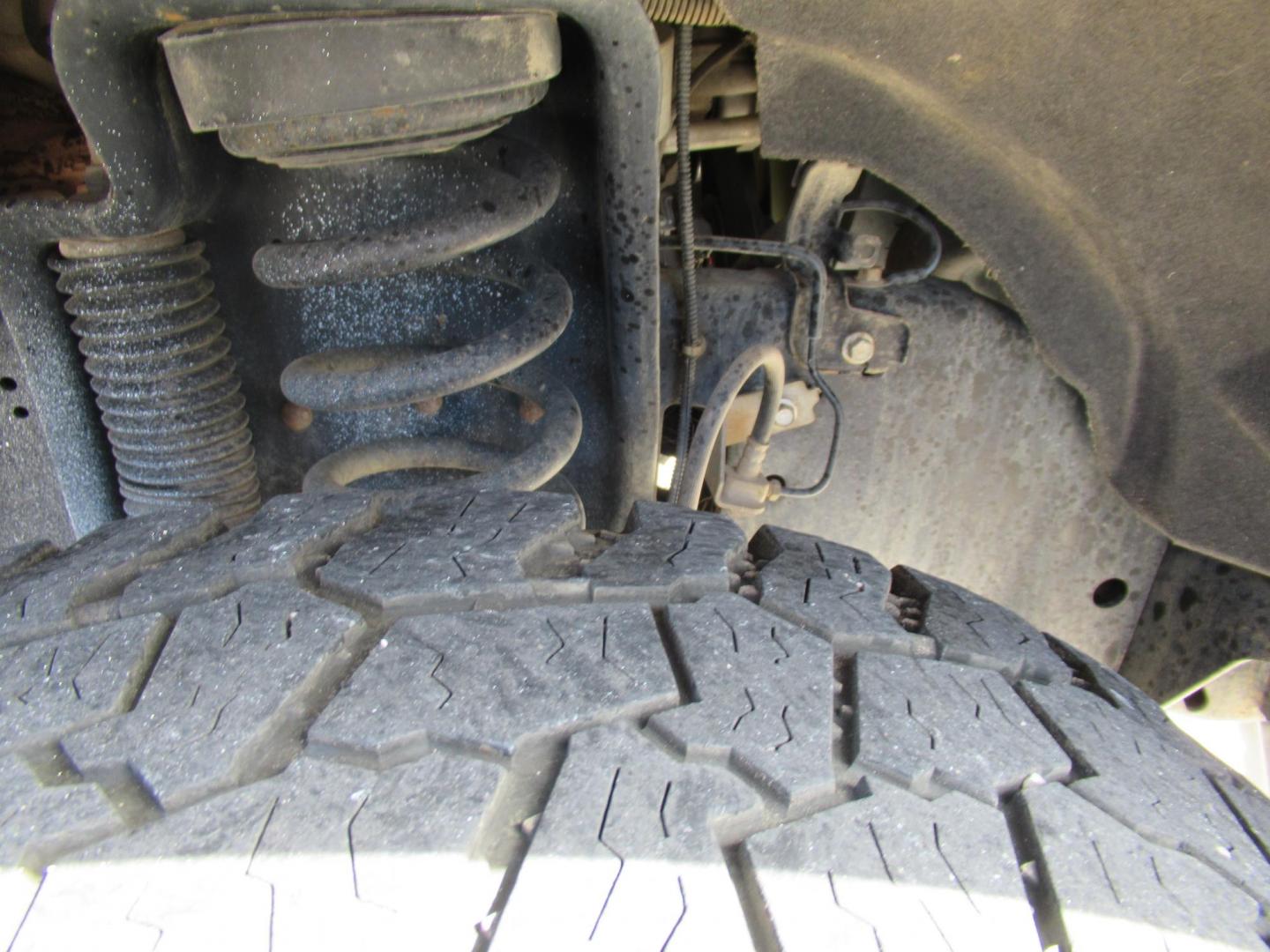 2015 White /Gray Ford F-250 SD XLT SuperCab Long Bed 4WD (1FT7X2B69FE) with an 6.2L V8 OHV 16V engine, Automatic transmission, located at 1511 North Shepherd Dr., Houston, TX, 77008, (281) 657-1221, 29.798361, -95.412560 - 2015 Ford F-250 Super Duty XLT 218,902 mi VIN: 1FT7X2B69FEA75606 Vehicle Details 4 Door Extended Cab Pickup 6.2L V8 F SOHC 16V Gasoline Rear wheel drive w/ 4X4 - Photo#42