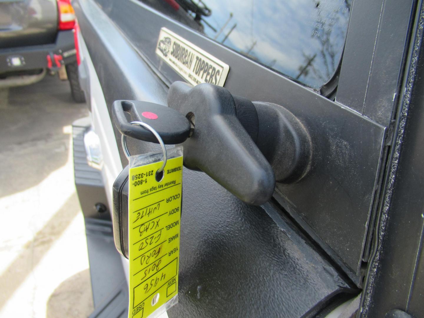 2015 White /Gray Ford F-250 SD XLT SuperCab Long Bed 4WD (1FT7X2B69FE) with an 6.2L V8 OHV 16V engine, Automatic transmission, located at 1511 North Shepherd Dr., Houston, TX, 77008, (281) 657-1221, 29.798361, -95.412560 - 2015 Ford F-250 Super Duty XLT 218,902 mi VIN: 1FT7X2B69FEA75606 Vehicle Details 4 Door Extended Cab Pickup 6.2L V8 F SOHC 16V Gasoline Rear wheel drive w/ 4X4 - Photo#43