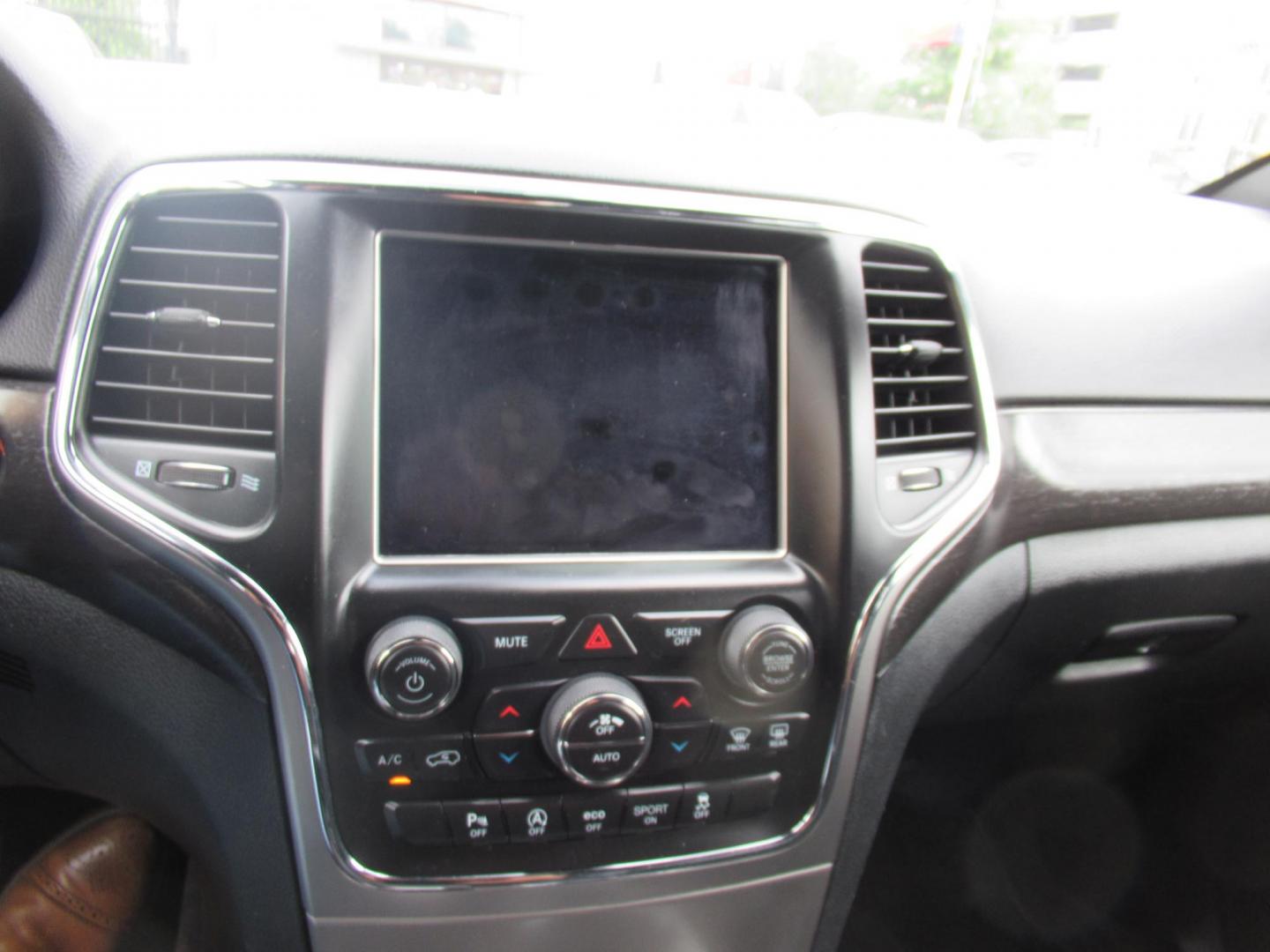 2018 White /Black Jeep Grand Cherokee Laredo 2WD (1C4RJEAG2JC) with an 3.6L V6 DOHC 24V engine, 8A transmission, located at 1511 North Shepherd Dr., Houston, TX, 77008, (281) 657-1221, 29.798361, -95.412560 - 2018 Jeep Grand Cherokee Altitude 157,176 mi VIN: 1C4RJEAG2JC208474 Vehicle Details 4 Door Wagon/Sport Utility 3.6L V6 F DOHC 24V Gasoline Rear wheel drive - Photo#2