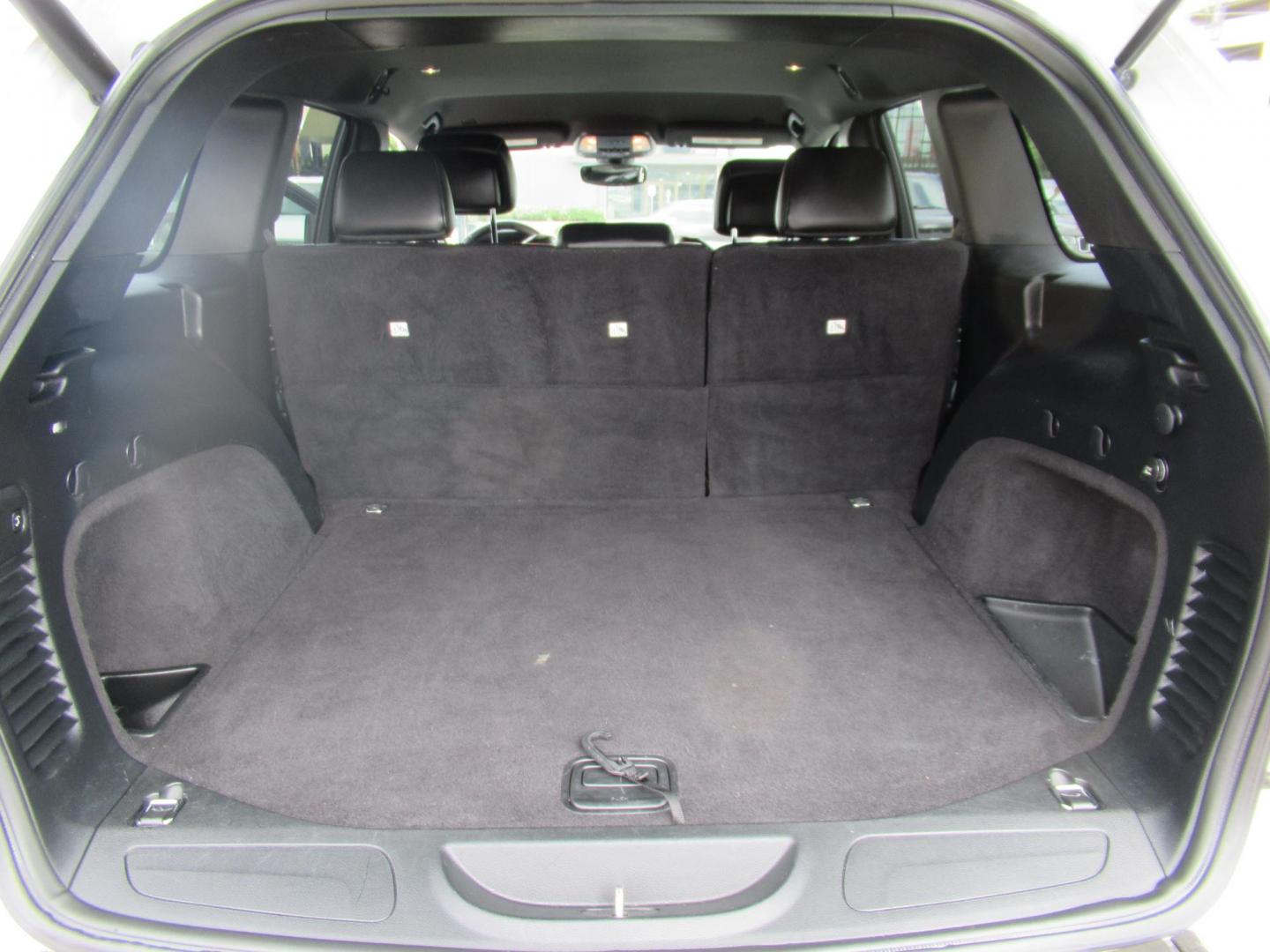 2018 White /Black Jeep Grand Cherokee Laredo 2WD (1C4RJEAG2JC) with an 3.6L V6 DOHC 24V engine, 8A transmission, located at 1511 North Shepherd Dr., Houston, TX, 77008, (281) 657-1221, 29.798361, -95.412560 - 2018 Jeep Grand Cherokee Altitude 157,176 mi VIN: 1C4RJEAG2JC208474 Vehicle Details 4 Door Wagon/Sport Utility 3.6L V6 F DOHC 24V Gasoline Rear wheel drive - Photo#7