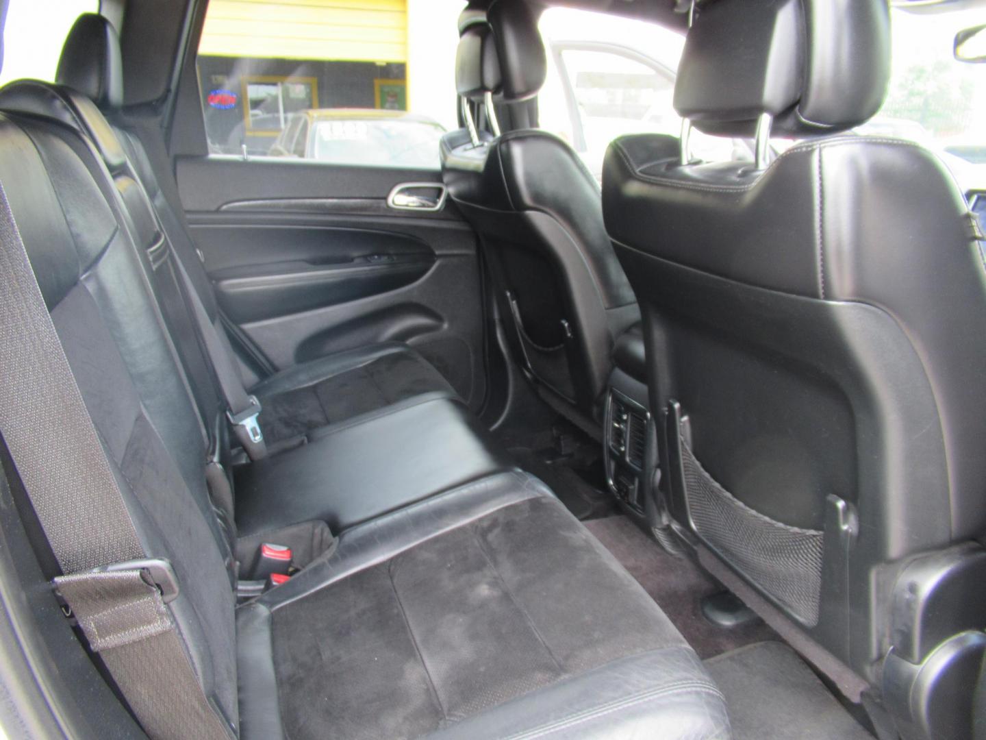 2018 White /Black Jeep Grand Cherokee Laredo 2WD (1C4RJEAG2JC) with an 3.6L V6 DOHC 24V engine, 8A transmission, located at 1511 North Shepherd Dr., Houston, TX, 77008, (281) 657-1221, 29.798361, -95.412560 - 2018 Jeep Grand Cherokee Altitude 157,176 mi VIN: 1C4RJEAG2JC208474 Vehicle Details 4 Door Wagon/Sport Utility 3.6L V6 F DOHC 24V Gasoline Rear wheel drive - Photo#8