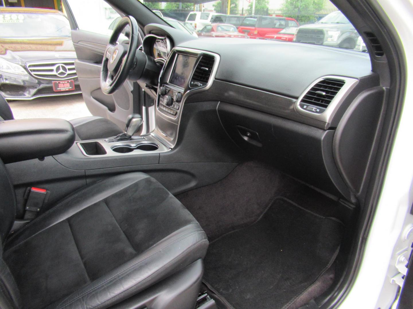 2018 White /Black Jeep Grand Cherokee Laredo 2WD (1C4RJEAG2JC) with an 3.6L V6 DOHC 24V engine, 8A transmission, located at 1511 North Shepherd Dr., Houston, TX, 77008, (281) 657-1221, 29.798361, -95.412560 - 2018 Jeep Grand Cherokee Altitude 157,176 mi VIN: 1C4RJEAG2JC208474 Vehicle Details 4 Door Wagon/Sport Utility 3.6L V6 F DOHC 24V Gasoline Rear wheel drive - Photo#10