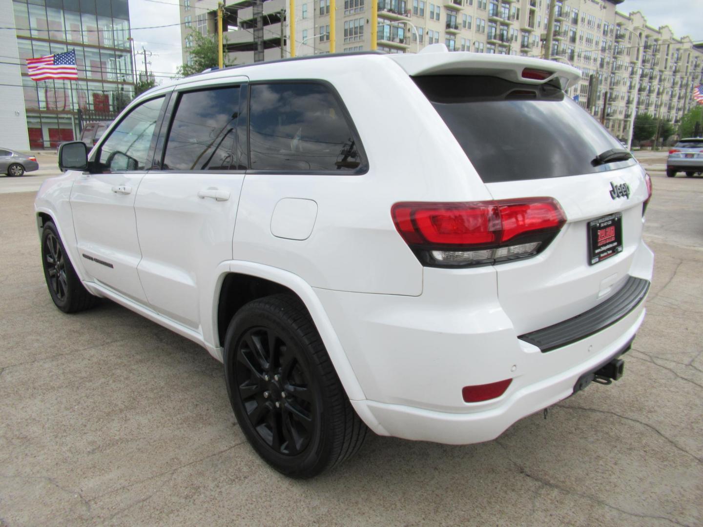 2018 White /Black Jeep Grand Cherokee Laredo 2WD (1C4RJEAG2JC) with an 3.6L V6 DOHC 24V engine, 8A transmission, located at 1511 North Shepherd Dr., Houston, TX, 77008, (281) 657-1221, 29.798361, -95.412560 - 2018 Jeep Grand Cherokee Altitude 157,176 mi VIN: 1C4RJEAG2JC208474 Vehicle Details 4 Door Wagon/Sport Utility 3.6L V6 F DOHC 24V Gasoline Rear wheel drive - Photo#13