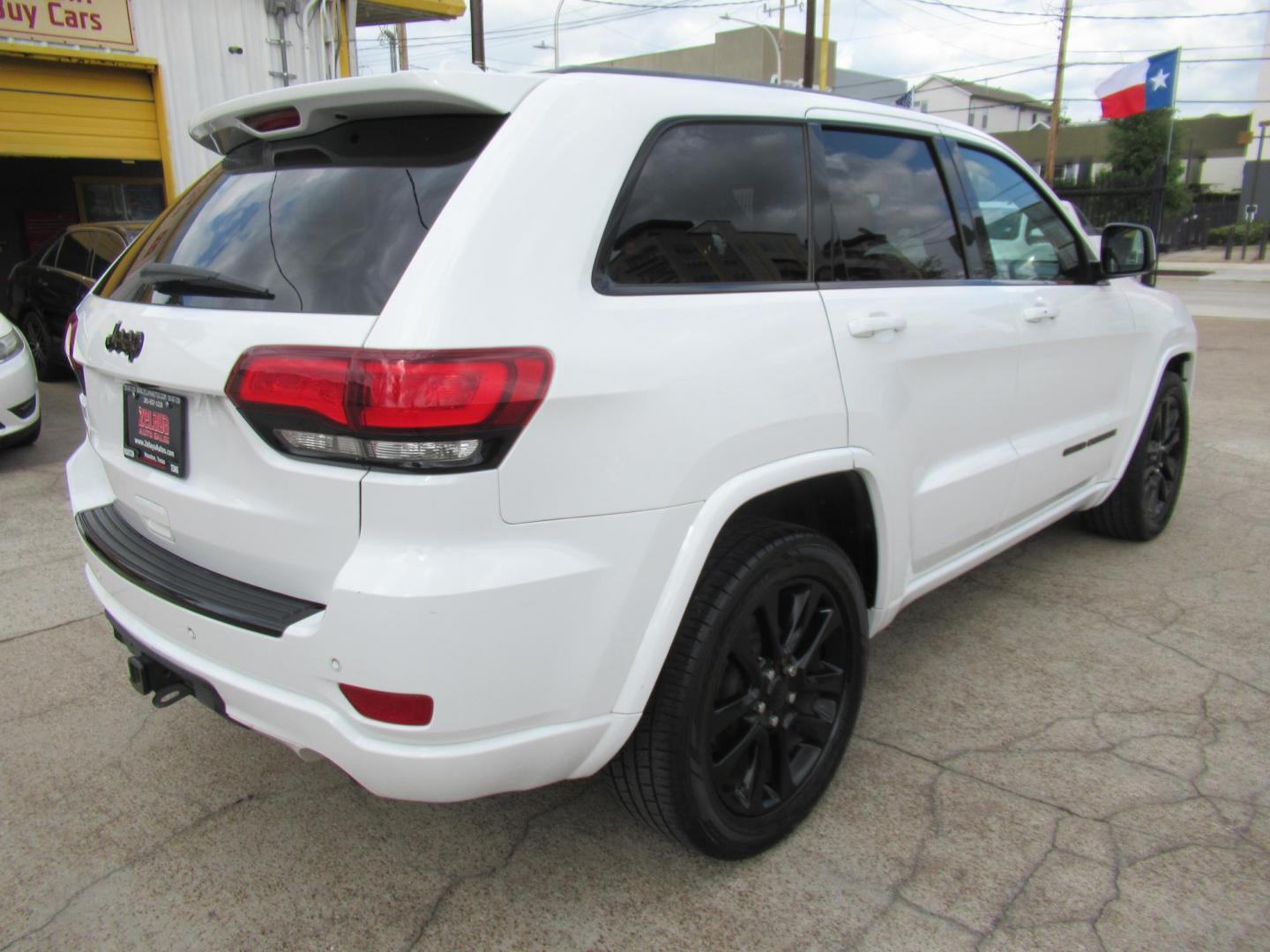 2018 White /Black Jeep Grand Cherokee Laredo 2WD (1C4RJEAG2JC) with an 3.6L V6 DOHC 24V engine, 8A transmission, located at 1511 North Shepherd Dr., Houston, TX, 77008, (281) 657-1221, 29.798361, -95.412560 - 2018 Jeep Grand Cherokee Altitude 157,176 mi VIN: 1C4RJEAG2JC208474 Vehicle Details 4 Door Wagon/Sport Utility 3.6L V6 F DOHC 24V Gasoline Rear wheel drive - Photo#15