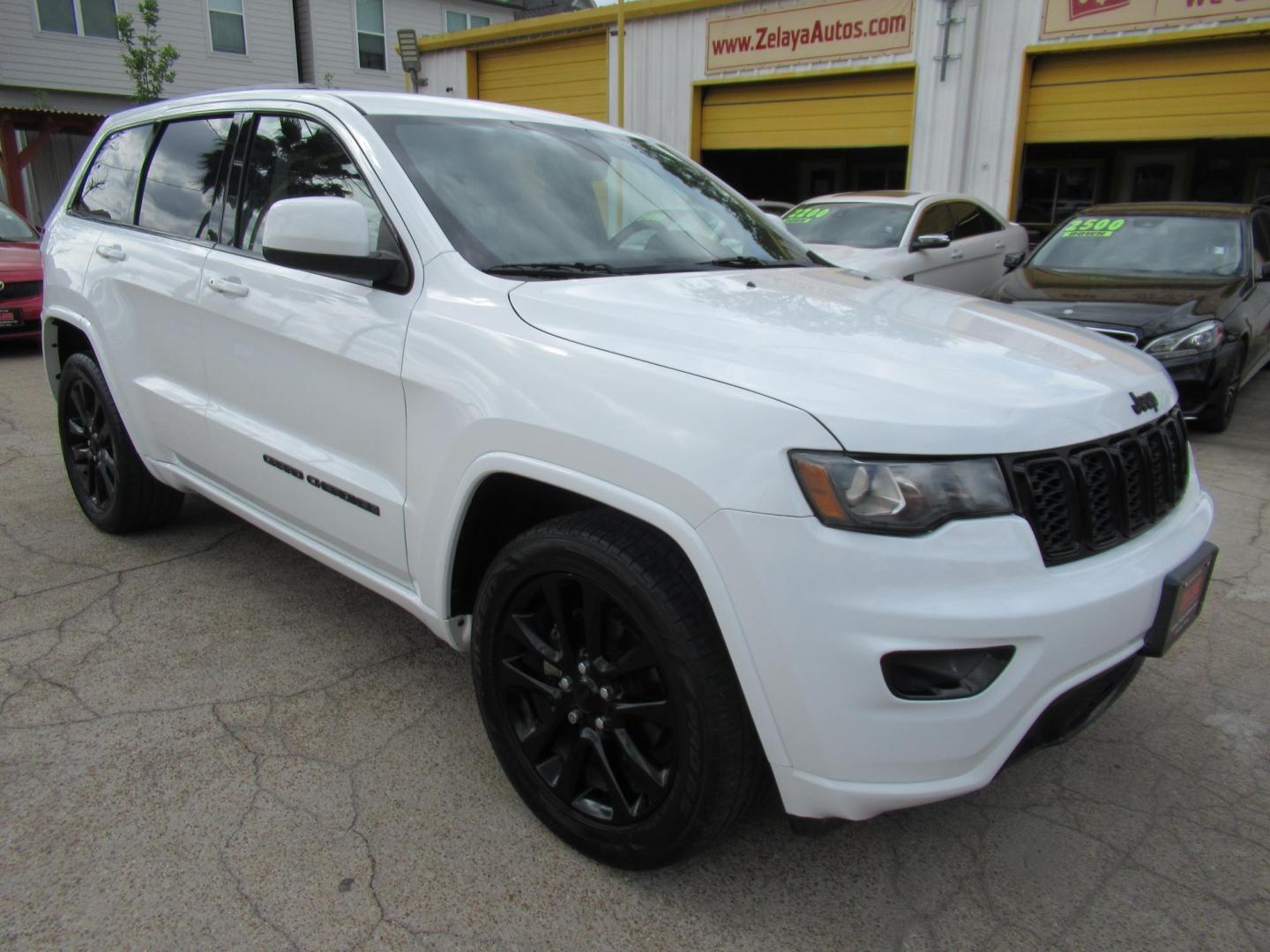 2018 White /Black Jeep Grand Cherokee Laredo 2WD (1C4RJEAG2JC) with an 3.6L V6 DOHC 24V engine, 8A transmission, located at 1511 North Shepherd Dr., Houston, TX, 77008, (281) 657-1221, 29.798361, -95.412560 - 2018 Jeep Grand Cherokee Altitude 157,176 mi VIN: 1C4RJEAG2JC208474 Vehicle Details 4 Door Wagon/Sport Utility 3.6L V6 F DOHC 24V Gasoline Rear wheel drive - Photo#17