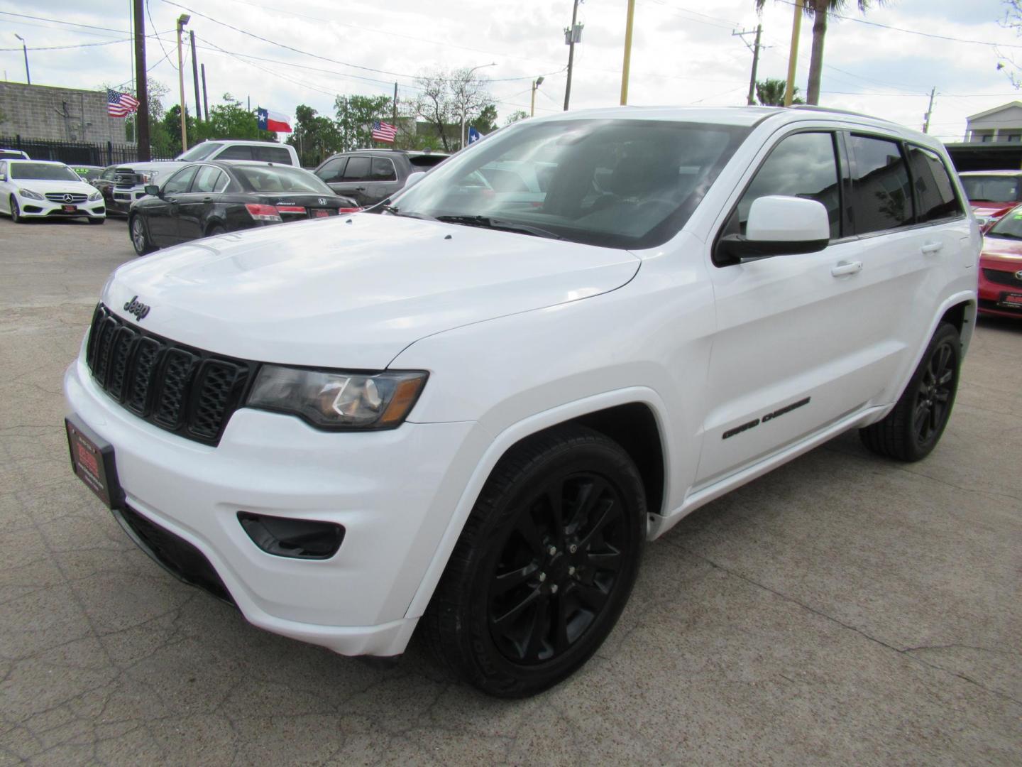 2018 White /Black Jeep Grand Cherokee Laredo 2WD (1C4RJEAG2JC) with an 3.6L V6 DOHC 24V engine, 8A transmission, located at 1511 North Shepherd Dr., Houston, TX, 77008, (281) 657-1221, 29.798361, -95.412560 - 2018 Jeep Grand Cherokee Altitude 157,176 mi VIN: 1C4RJEAG2JC208474 Vehicle Details 4 Door Wagon/Sport Utility 3.6L V6 F DOHC 24V Gasoline Rear wheel drive - Photo#19