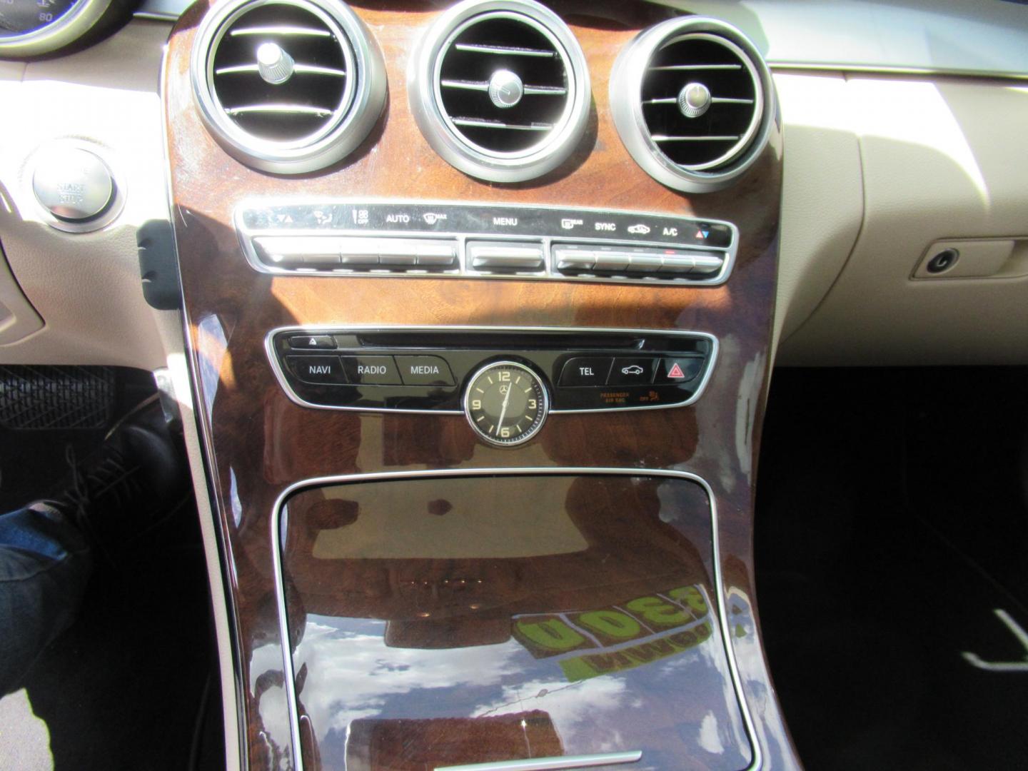 2017 White /Tan Mercedes-Benz C-Class C300 Sedan (55SWF4JB0HU) with an 2.0L L4 DOHC 16V engine, 7A transmission, located at 1511 North Shepherd Dr., Houston, TX, 77008, (281) 657-1221, 29.798361, -95.412560 - 2017 Mercedes-Benz C-Class C 300 115,078 mi VIN: 55SWF4JB0HU207967 Vehicle Details Sedan 4 DR 2.0L I4 F DOHC 16V Gasoline Rear wheel drive - Photo#3