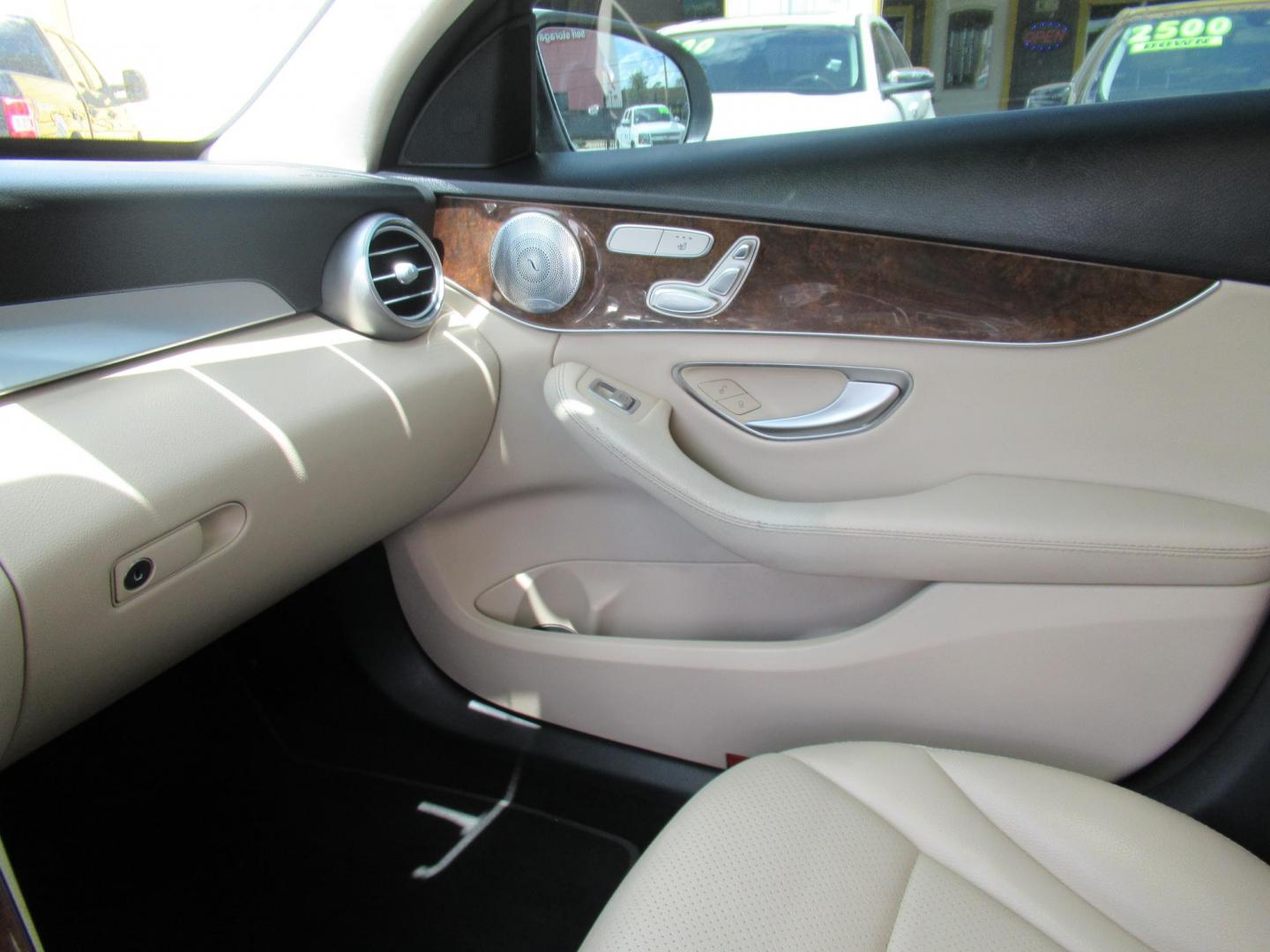 2017 White /Tan Mercedes-Benz C-Class C300 Sedan (55SWF4JB0HU) with an 2.0L L4 DOHC 16V engine, 7A transmission, located at 1511 North Shepherd Dr., Houston, TX, 77008, (281) 657-1221, 29.798361, -95.412560 - 2017 Mercedes-Benz C-Class C 300 115,078 mi VIN: 55SWF4JB0HU207967 Vehicle Details Sedan 4 DR 2.0L I4 F DOHC 16V Gasoline Rear wheel drive - Photo#5