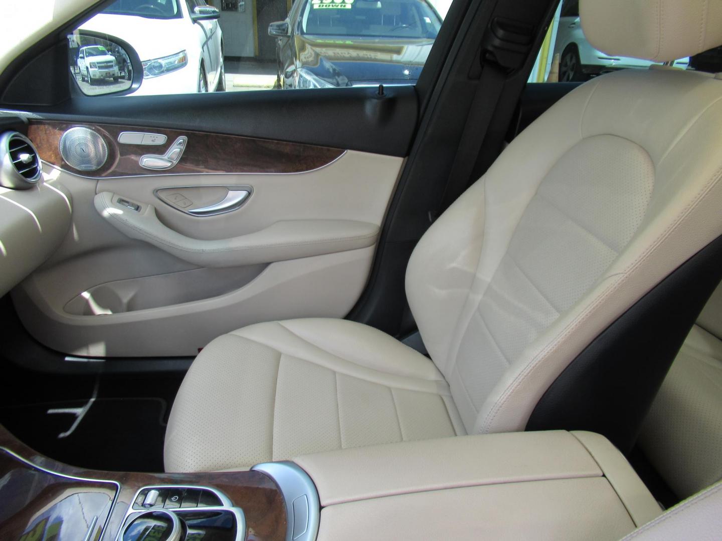 2017 White /Tan Mercedes-Benz C-Class C300 Sedan (55SWF4JB0HU) with an 2.0L L4 DOHC 16V engine, 7A transmission, located at 1511 North Shepherd Dr., Houston, TX, 77008, (281) 657-1221, 29.798361, -95.412560 - 2017 Mercedes-Benz C-Class C 300 115,078 mi VIN: 55SWF4JB0HU207967 Vehicle Details Sedan 4 DR 2.0L I4 F DOHC 16V Gasoline Rear wheel drive - Photo#7