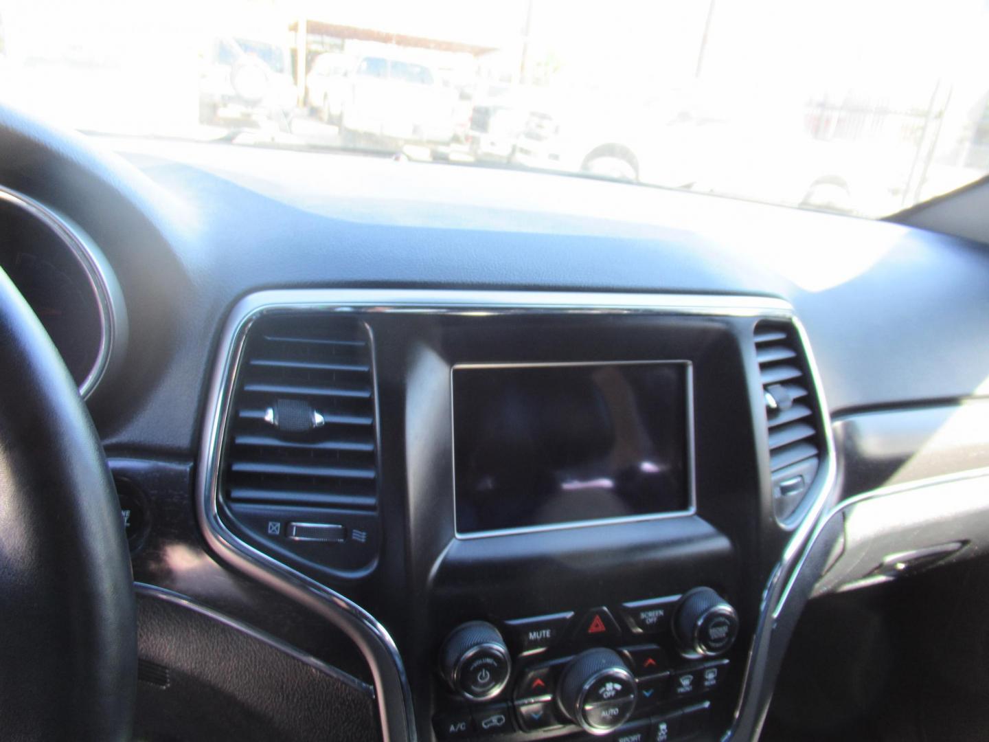 2018 Gray /Black Jeep Grand Cherokee Limited 2WD (1C4RJEBG1JC) with an 3.6L V6 DOHC 24V engine, 8A transmission, located at 1511 North Shepherd Dr., Houston, TX, 77008, (281) 657-1221, 29.798361, -95.412560 - 2018 Jeep Grand Cherokee Limited 118,144 mi VIN: 1C4RJEBG1JC288624 Original Window Sticker Vehicle Details 4 Door Wagon/Sport Utility 3.6L V6 F DOHC 24V Gasoline Rear wheel drive - Photo#5