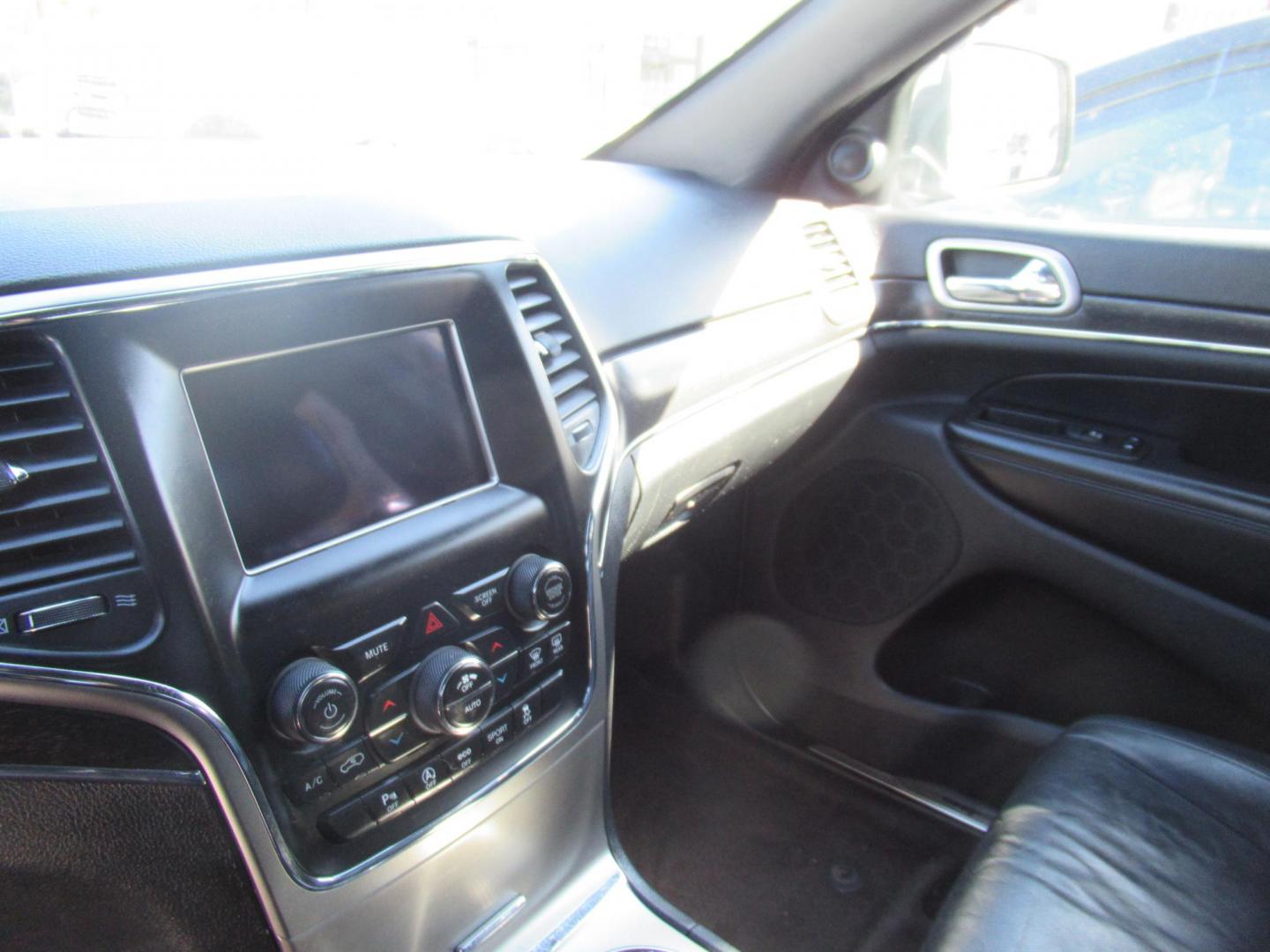 2018 Gray /Black Jeep Grand Cherokee Limited 2WD (1C4RJEBG1JC) with an 3.6L V6 DOHC 24V engine, 8A transmission, located at 1511 North Shepherd Dr., Houston, TX, 77008, (281) 657-1221, 29.798361, -95.412560 - 2018 Jeep Grand Cherokee Limited 118,144 mi VIN: 1C4RJEBG1JC288624 Original Window Sticker Vehicle Details 4 Door Wagon/Sport Utility 3.6L V6 F DOHC 24V Gasoline Rear wheel drive - Photo#4