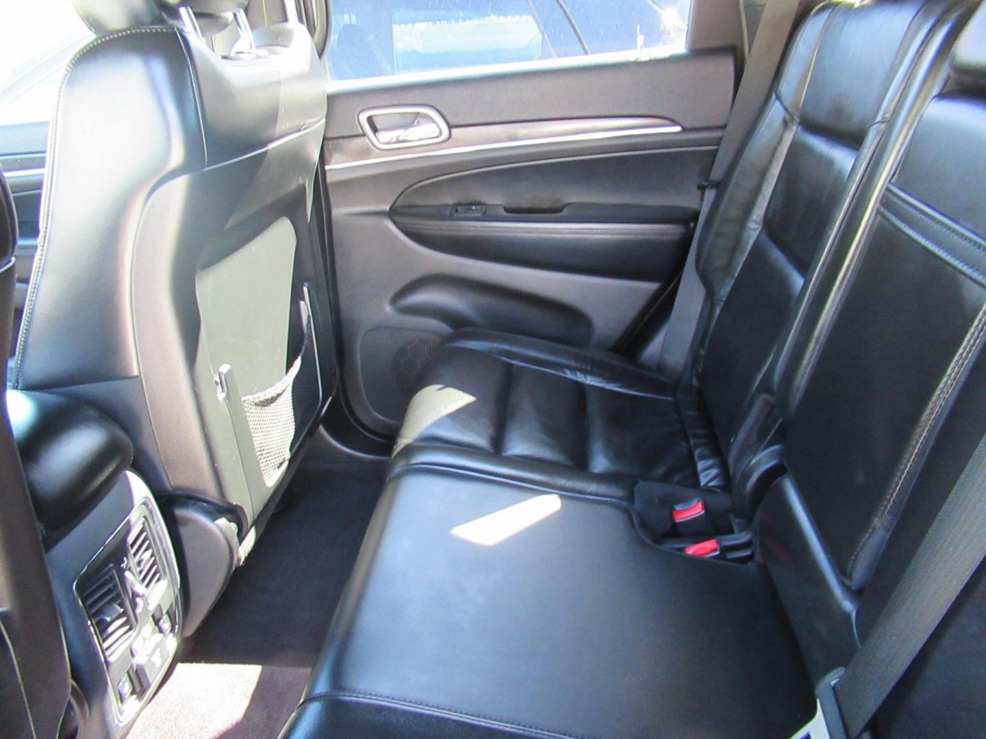 2018 Gray /Black Jeep Grand Cherokee Limited 2WD (1C4RJEBG1JC) with an 3.6L V6 DOHC 24V engine, 8A transmission, located at 1511 North Shepherd Dr., Houston, TX, 77008, (281) 657-1221, 29.798361, -95.412560 - 2018 Jeep Grand Cherokee Limited 118,144 mi VIN: 1C4RJEBG1JC288624 Original Window Sticker Vehicle Details 4 Door Wagon/Sport Utility 3.6L V6 F DOHC 24V Gasoline Rear wheel drive - Photo#8