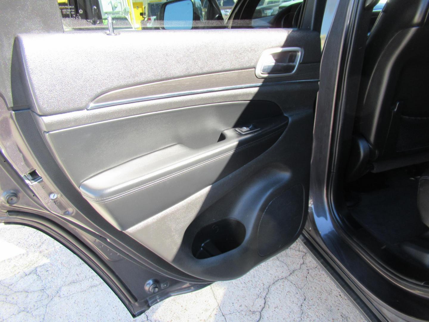 2018 Gray /Black Jeep Grand Cherokee Limited 2WD (1C4RJEBG1JC) with an 3.6L V6 DOHC 24V engine, 8A transmission, located at 1511 North Shepherd Dr., Houston, TX, 77008, (281) 657-1221, 29.798361, -95.412560 - 2018 Jeep Grand Cherokee Limited 118,144 mi VIN: 1C4RJEBG1JC288624 Original Window Sticker Vehicle Details 4 Door Wagon/Sport Utility 3.6L V6 F DOHC 24V Gasoline Rear wheel drive - Photo#9