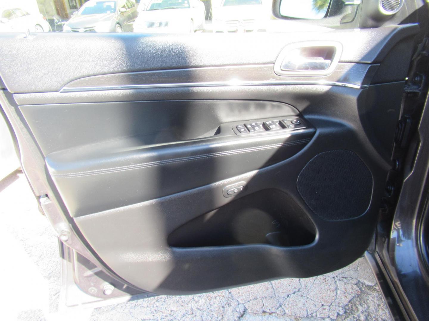 2018 Gray /Black Jeep Grand Cherokee Limited 2WD (1C4RJEBG1JC) with an 3.6L V6 DOHC 24V engine, 8A transmission, located at 1511 North Shepherd Dr., Houston, TX, 77008, (281) 657-1221, 29.798361, -95.412560 - 2018 Jeep Grand Cherokee Limited 118,144 mi VIN: 1C4RJEBG1JC288624 Original Window Sticker Vehicle Details 4 Door Wagon/Sport Utility 3.6L V6 F DOHC 24V Gasoline Rear wheel drive - Photo#10