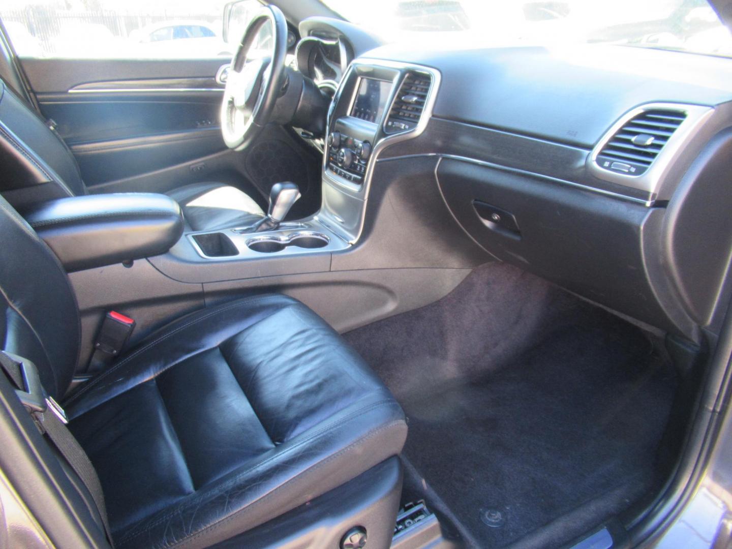 2018 Gray /Black Jeep Grand Cherokee Limited 2WD (1C4RJEBG1JC) with an 3.6L V6 DOHC 24V engine, 8A transmission, located at 1511 North Shepherd Dr., Houston, TX, 77008, (281) 657-1221, 29.798361, -95.412560 - 2018 Jeep Grand Cherokee Limited 118,144 mi VIN: 1C4RJEBG1JC288624 Original Window Sticker Vehicle Details 4 Door Wagon/Sport Utility 3.6L V6 F DOHC 24V Gasoline Rear wheel drive - Photo#22