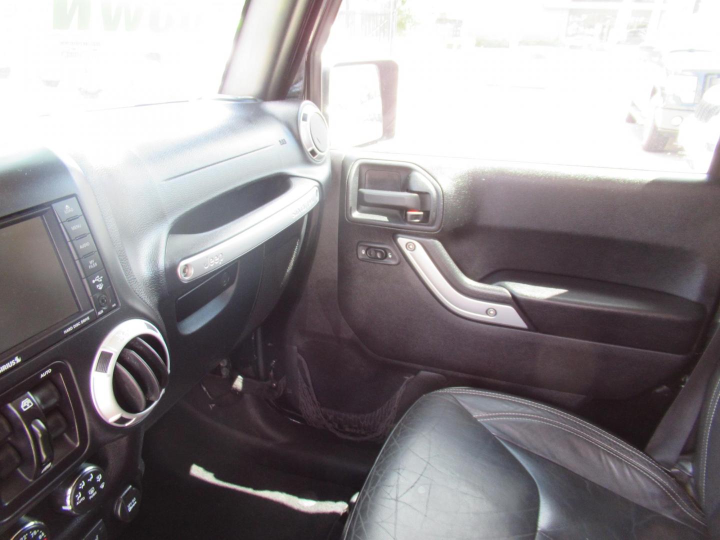 2016 Black /Black Jeep Wrangler Unlimited Sahara 4WD (1C4BJWEG3GL) with an 3.6L V6 DOHC 24V FFV engine, Automatic transmission, located at 1511 North Shepherd Dr., Houston, TX, 77008, (281) 657-1221, 29.798361, -95.412560 - 2016 Jeep Wrangler Unlimited Sahara 117,255 mi VIN: 1C4BJWEG3GL173289 Vehicle Details 4 Door Wagon/Sport Utility 3.6L V6 F DOHC 24V Gasoline Rear wheel drive w/ 4X4 - Photo#3