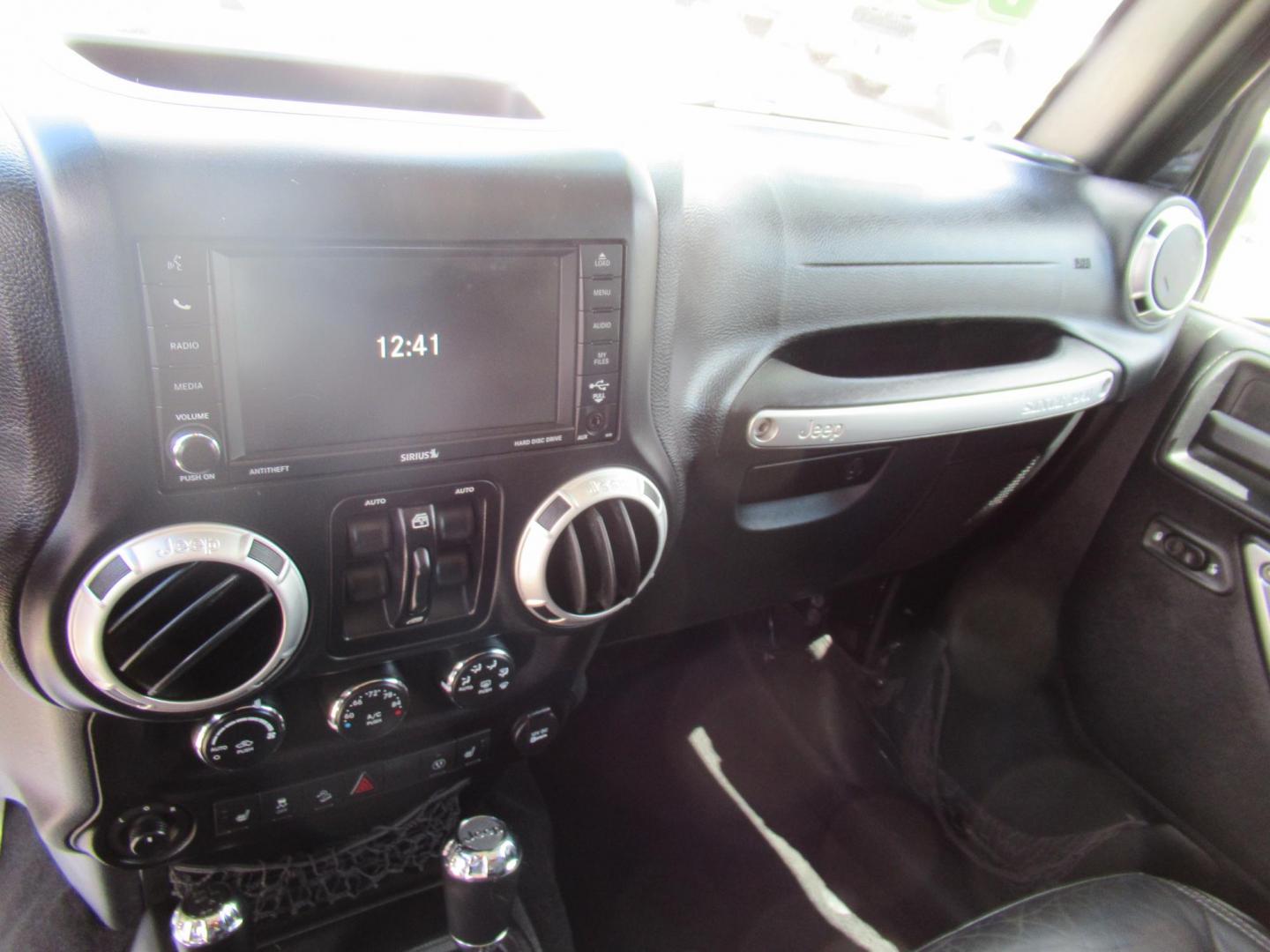 2016 Black /Black Jeep Wrangler Unlimited Sahara 4WD (1C4BJWEG3GL) with an 3.6L V6 DOHC 24V FFV engine, Automatic transmission, located at 1511 North Shepherd Dr., Houston, TX, 77008, (281) 657-1221, 29.798361, -95.412560 - 2016 Jeep Wrangler Unlimited Sahara 117,255 mi VIN: 1C4BJWEG3GL173289 Vehicle Details 4 Door Wagon/Sport Utility 3.6L V6 F DOHC 24V Gasoline Rear wheel drive w/ 4X4 - Photo#4