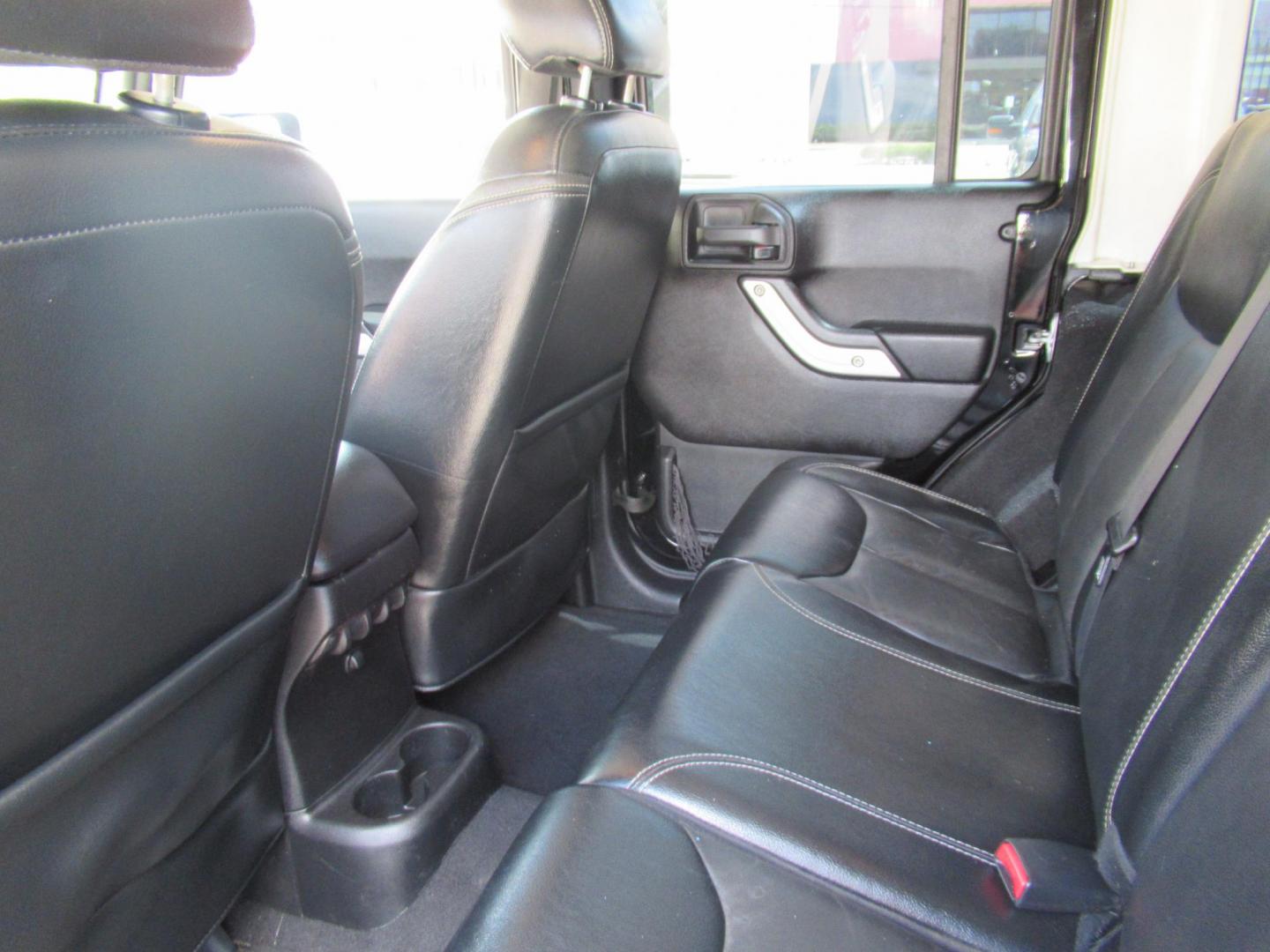 2016 Black /Black Jeep Wrangler Unlimited Sahara 4WD (1C4BJWEG3GL) with an 3.6L V6 DOHC 24V FFV engine, Automatic transmission, located at 1511 North Shepherd Dr., Houston, TX, 77008, (281) 657-1221, 29.798361, -95.412560 - 2016 Jeep Wrangler Unlimited Sahara 117,255 mi VIN: 1C4BJWEG3GL173289 Vehicle Details 4 Door Wagon/Sport Utility 3.6L V6 F DOHC 24V Gasoline Rear wheel drive w/ 4X4 - Photo#9