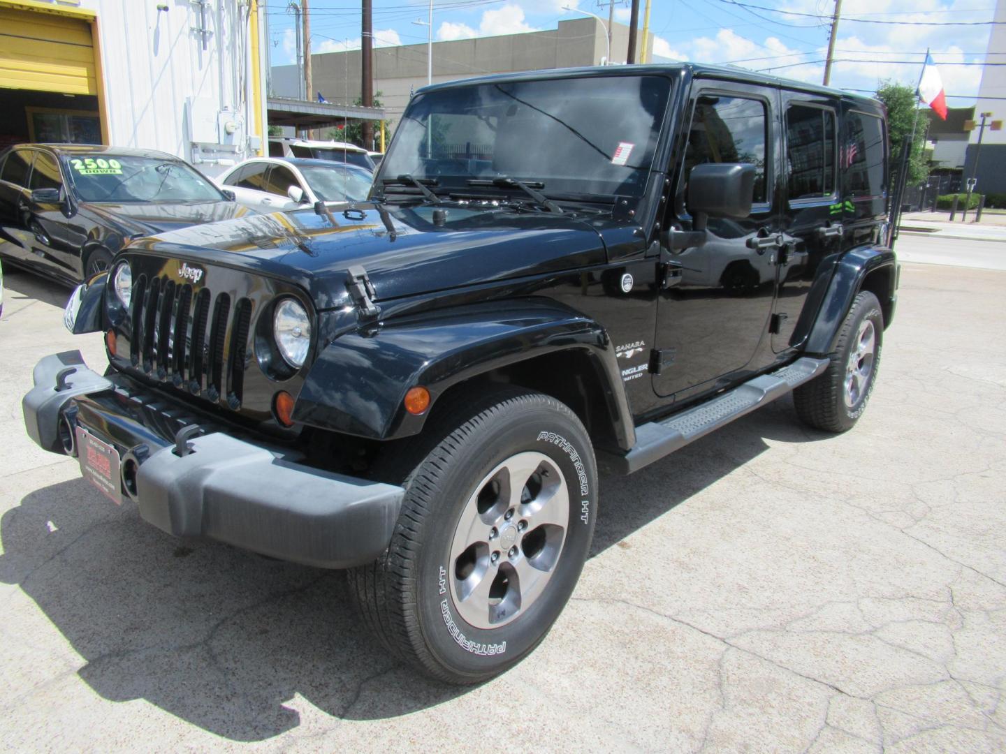 2016 Black /Black Jeep Wrangler Unlimited Sahara 4WD (1C4BJWEG3GL) with an 3.6L V6 DOHC 24V FFV engine, Automatic transmission, located at 1511 North Shepherd Dr., Houston, TX, 77008, (281) 657-1221, 29.798361, -95.412560 - 2016 Jeep Wrangler Unlimited Sahara 117,255 mi VIN: 1C4BJWEG3GL173289 Vehicle Details 4 Door Wagon/Sport Utility 3.6L V6 F DOHC 24V Gasoline Rear wheel drive w/ 4X4 - Photo#19