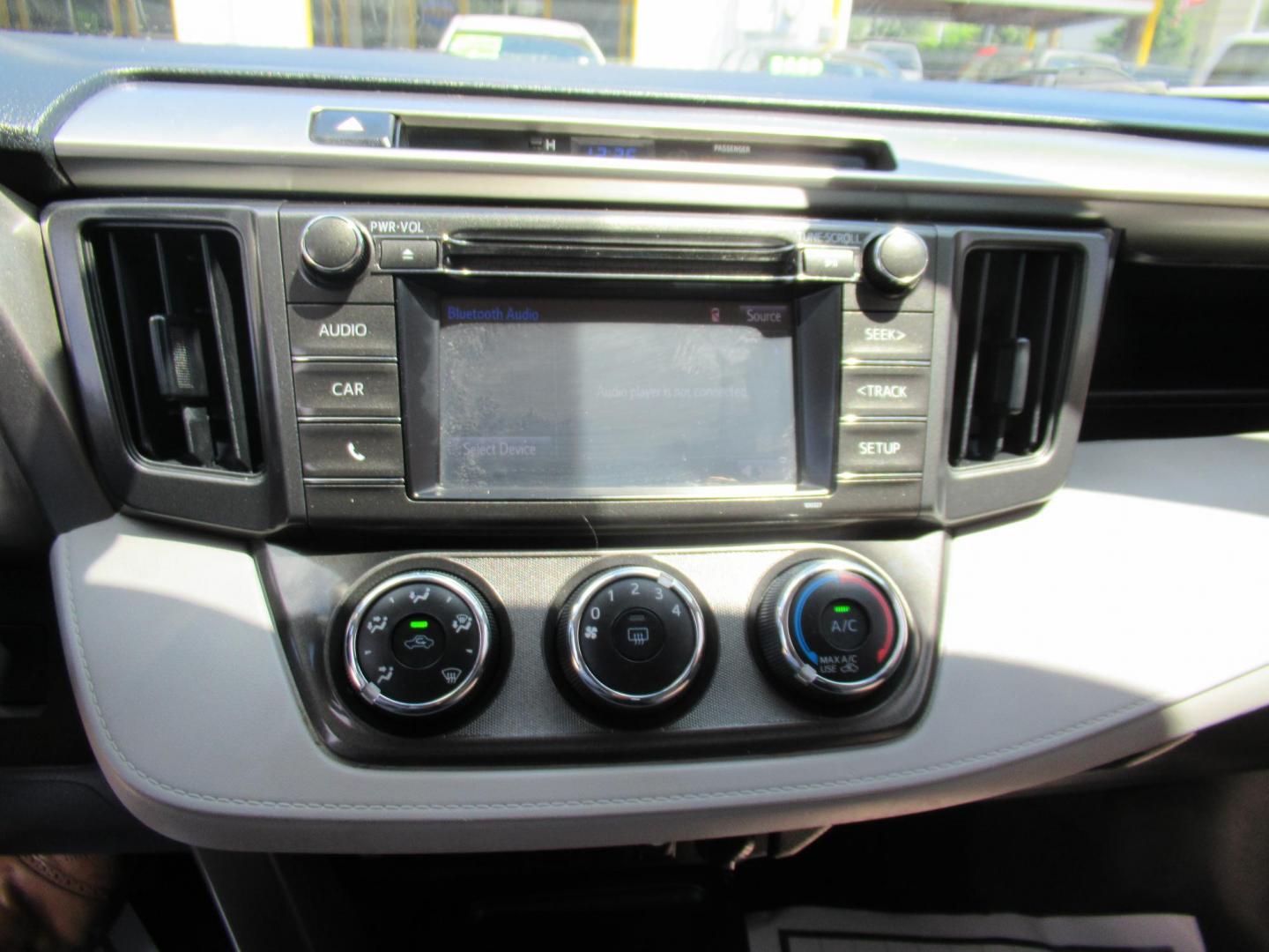 2015 Silver /Black Toyota RAV4 LE FWD (JTMZFREV0FD) with an 2.5L L4 DOHC 16V engine, 6-Speed Automatic transmission, located at 1511 North Shepherd Dr., Houston, TX, 77008, (281) 657-1221, 29.798361, -95.412560 - 2015 Toyota Rav4 LE 132,133 mi VIN: JTMZFREV0FD078567 Vehicle Details 4 Door Wagon/Sport Utility 2.5L I4 F DOHC 16V Gasoline Front wheel drive - Photo#3
