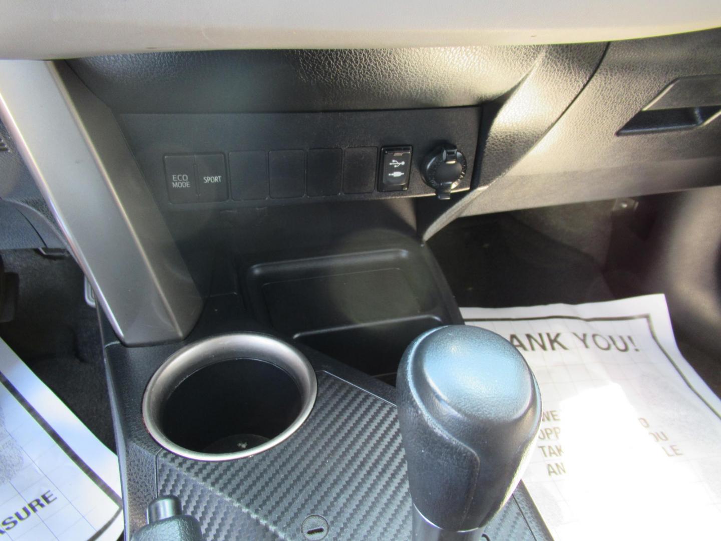 2015 Silver /Black Toyota RAV4 LE FWD (JTMZFREV0FD) with an 2.5L L4 DOHC 16V engine, 6-Speed Automatic transmission, located at 1511 North Shepherd Dr., Houston, TX, 77008, (281) 657-1221, 29.798361, -95.412560 - 2015 Toyota Rav4 LE 132,133 mi VIN: JTMZFREV0FD078567 Vehicle Details 4 Door Wagon/Sport Utility 2.5L I4 F DOHC 16V Gasoline Front wheel drive - Photo#4