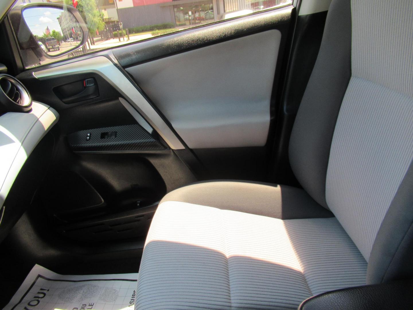 2015 Silver /Black Toyota RAV4 LE FWD (JTMZFREV0FD) with an 2.5L L4 DOHC 16V engine, 6-Speed Automatic transmission, located at 1511 North Shepherd Dr., Houston, TX, 77008, (281) 657-1221, 29.798361, -95.412560 - 2015 Toyota Rav4 LE 132,133 mi VIN: JTMZFREV0FD078567 Vehicle Details 4 Door Wagon/Sport Utility 2.5L I4 F DOHC 16V Gasoline Front wheel drive - Photo#6