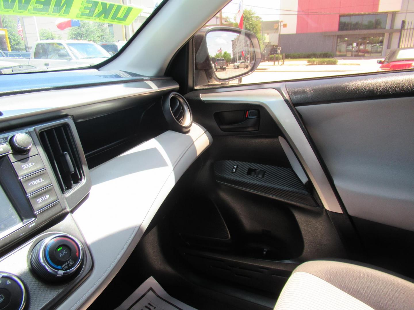 2015 Silver /Black Toyota RAV4 LE FWD (JTMZFREV0FD) with an 2.5L L4 DOHC 16V engine, 6-Speed Automatic transmission, located at 1511 North Shepherd Dr., Houston, TX, 77008, (281) 657-1221, 29.798361, -95.412560 - 2015 Toyota Rav4 LE 132,133 mi VIN: JTMZFREV0FD078567 Vehicle Details 4 Door Wagon/Sport Utility 2.5L I4 F DOHC 16V Gasoline Front wheel drive - Photo#7